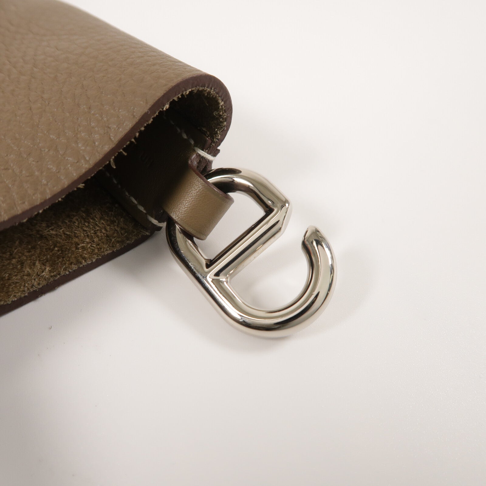 HERMES Clemence皮革In The Loop 23銀扣手挽袋Etoupe