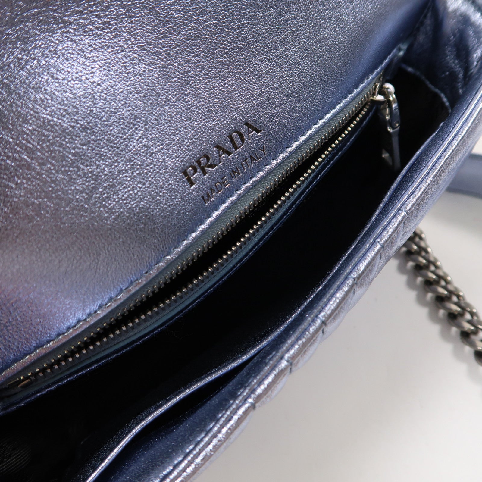 PRADA 羊皮皮革Chain Shoulder銀扣鏈帶肩背袋