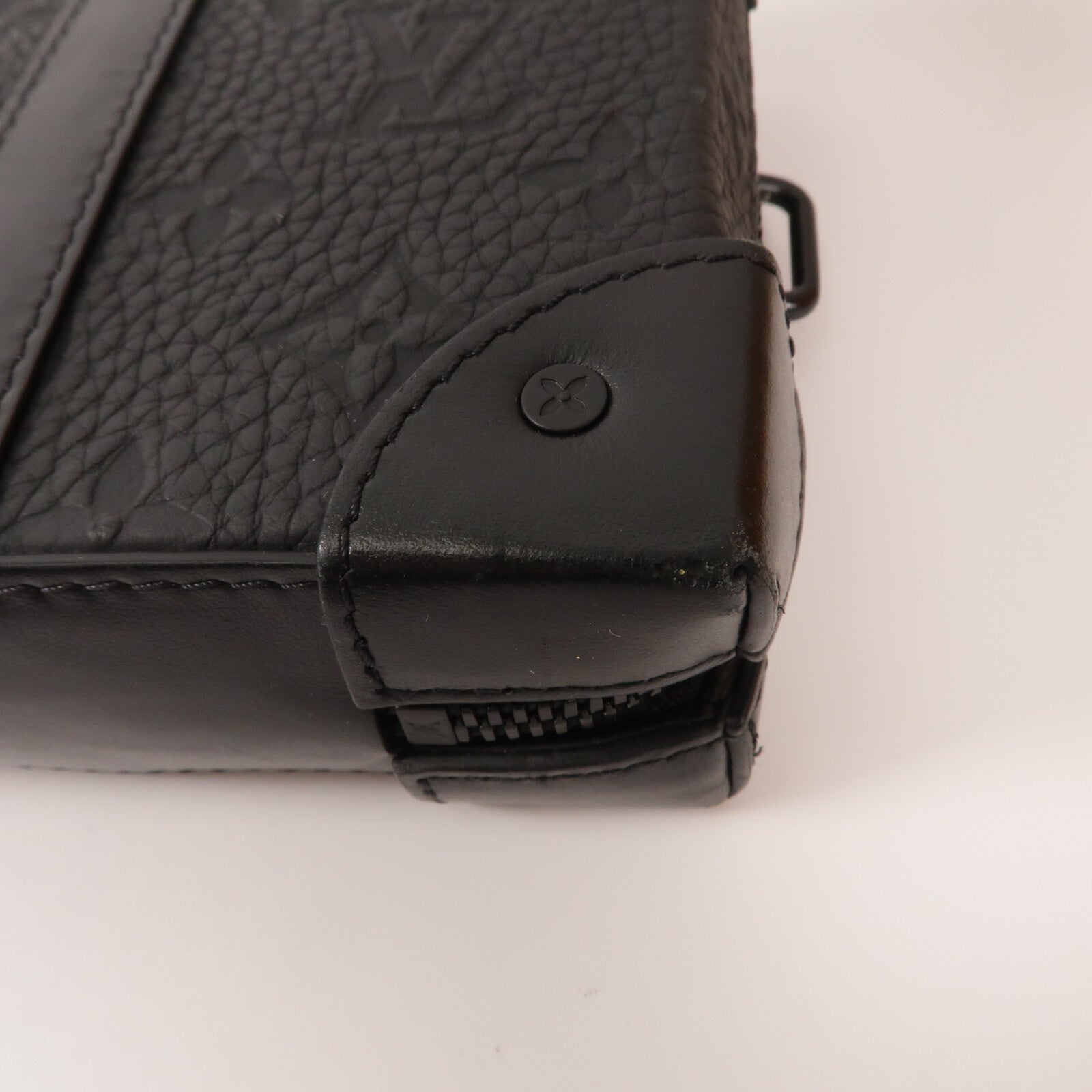LOUIS VUITTON Monogram Taurillon Soft Trunk Wallet肩背袋