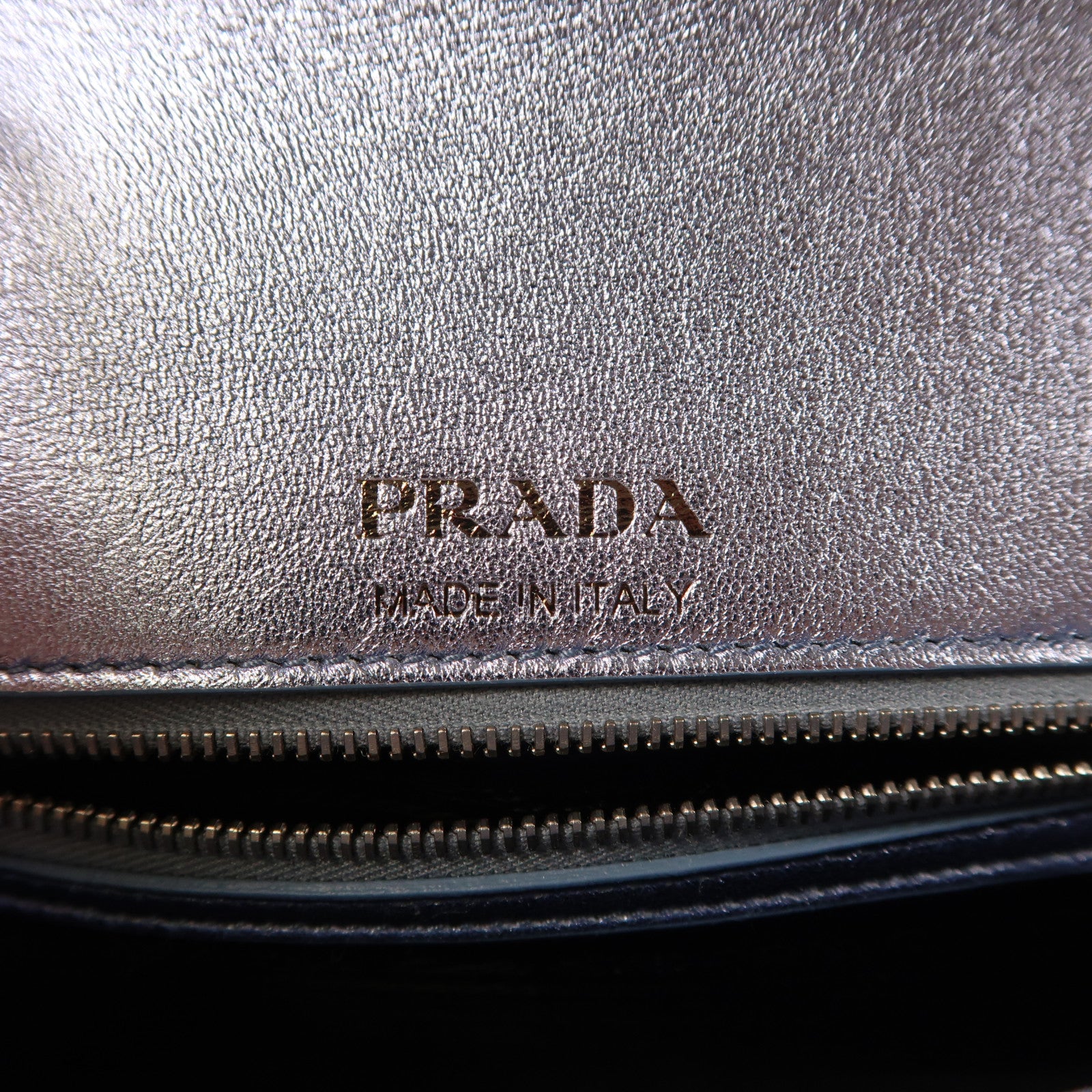 PRADA 羊皮皮革Chain Shoulder銀扣鏈帶肩背袋