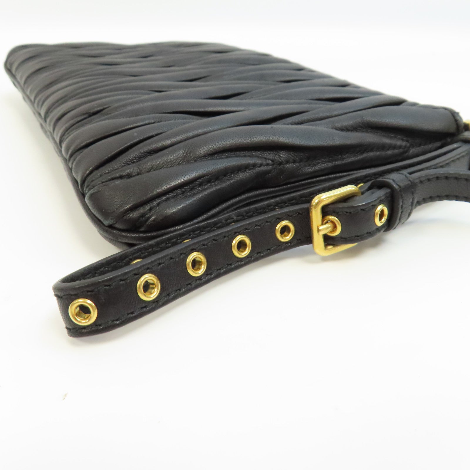 Miu Miu 羊皮皮革Clutch Bag金扣手拿包黑色