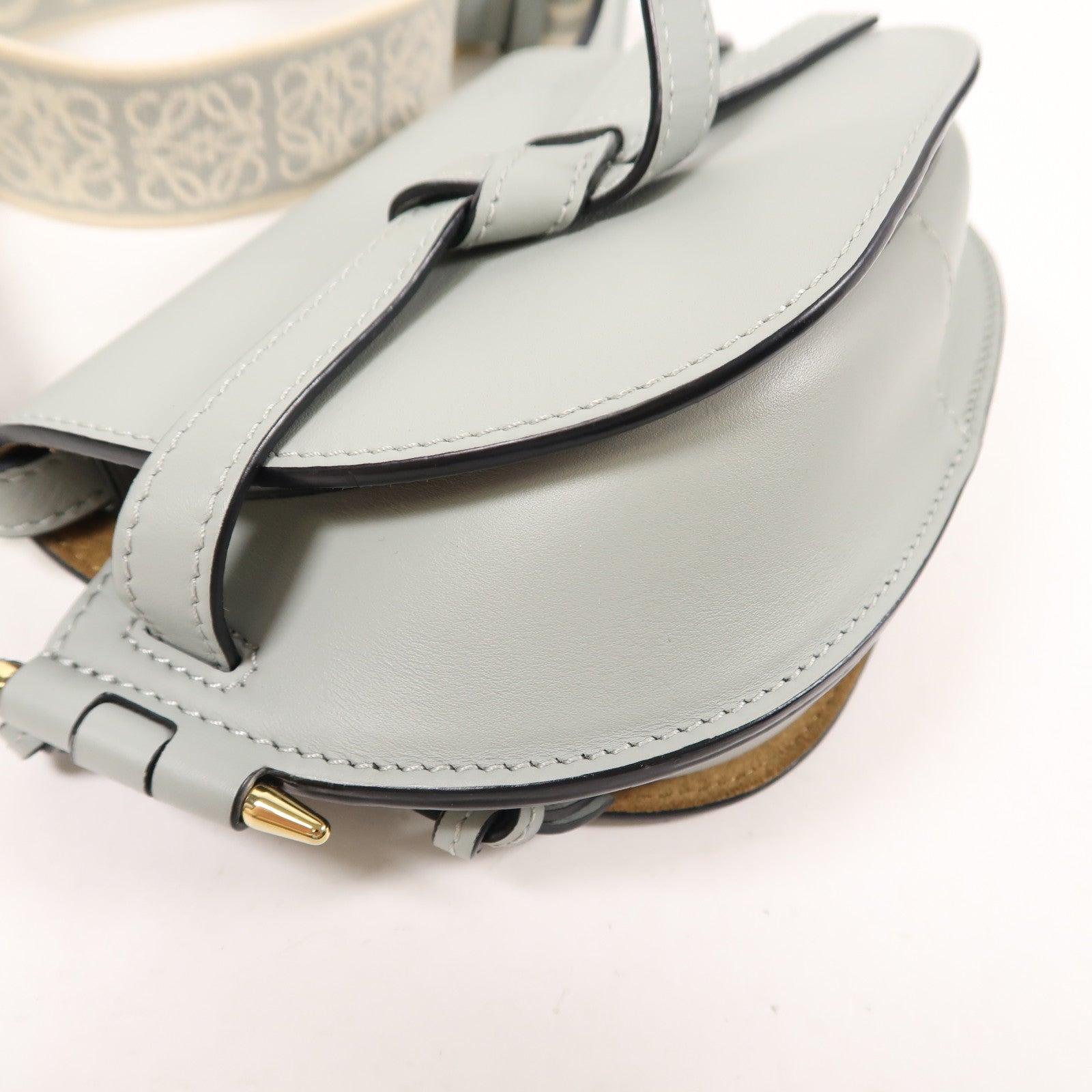 LOEWE 牛皮皮革Mini Gate金扣肩背袋