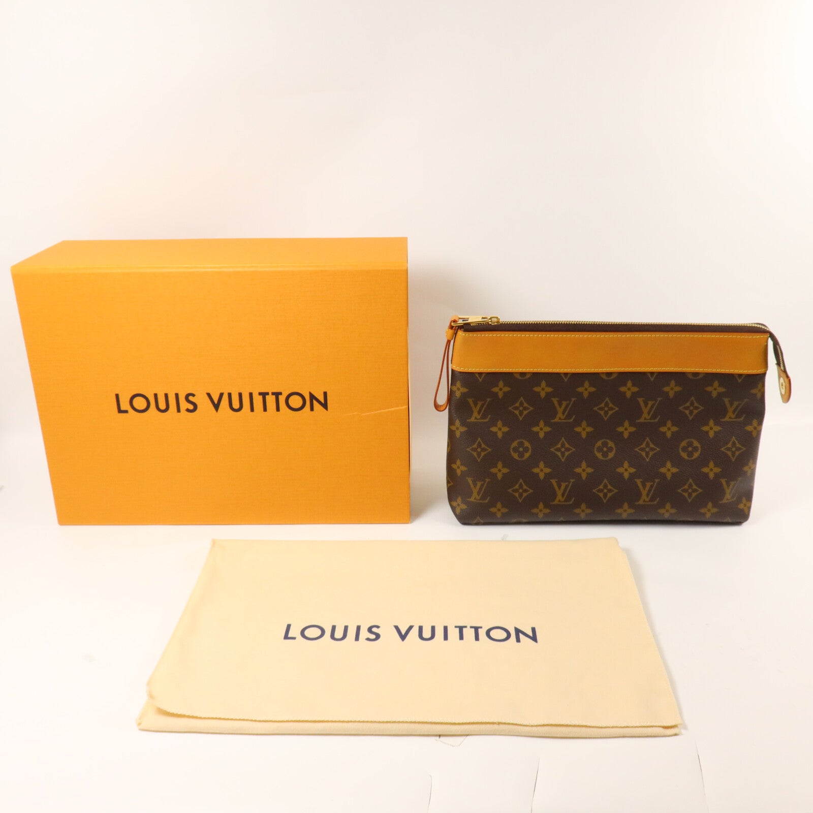 LOUIS VUITTON Monogram Archive Pochette Voyage Souple手拿包