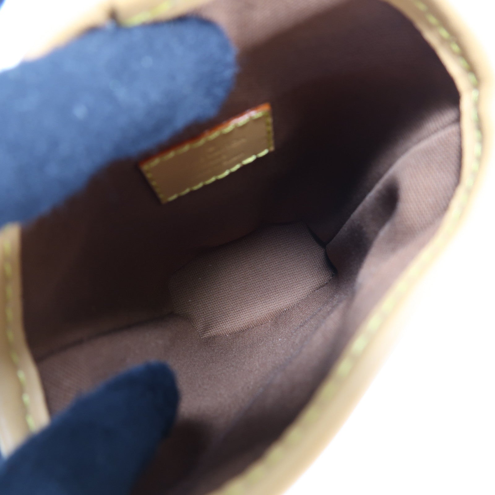 LOUIS VUITTON Monogram Fold Me Pouch金扣肩背袋啡色