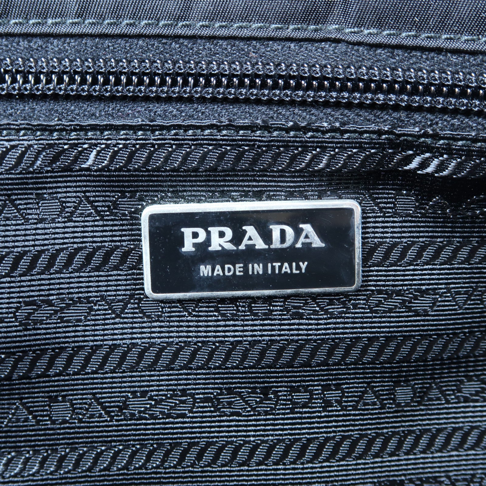 PRADA 尼龍Shoulder Bag銀扣肩背袋黑色