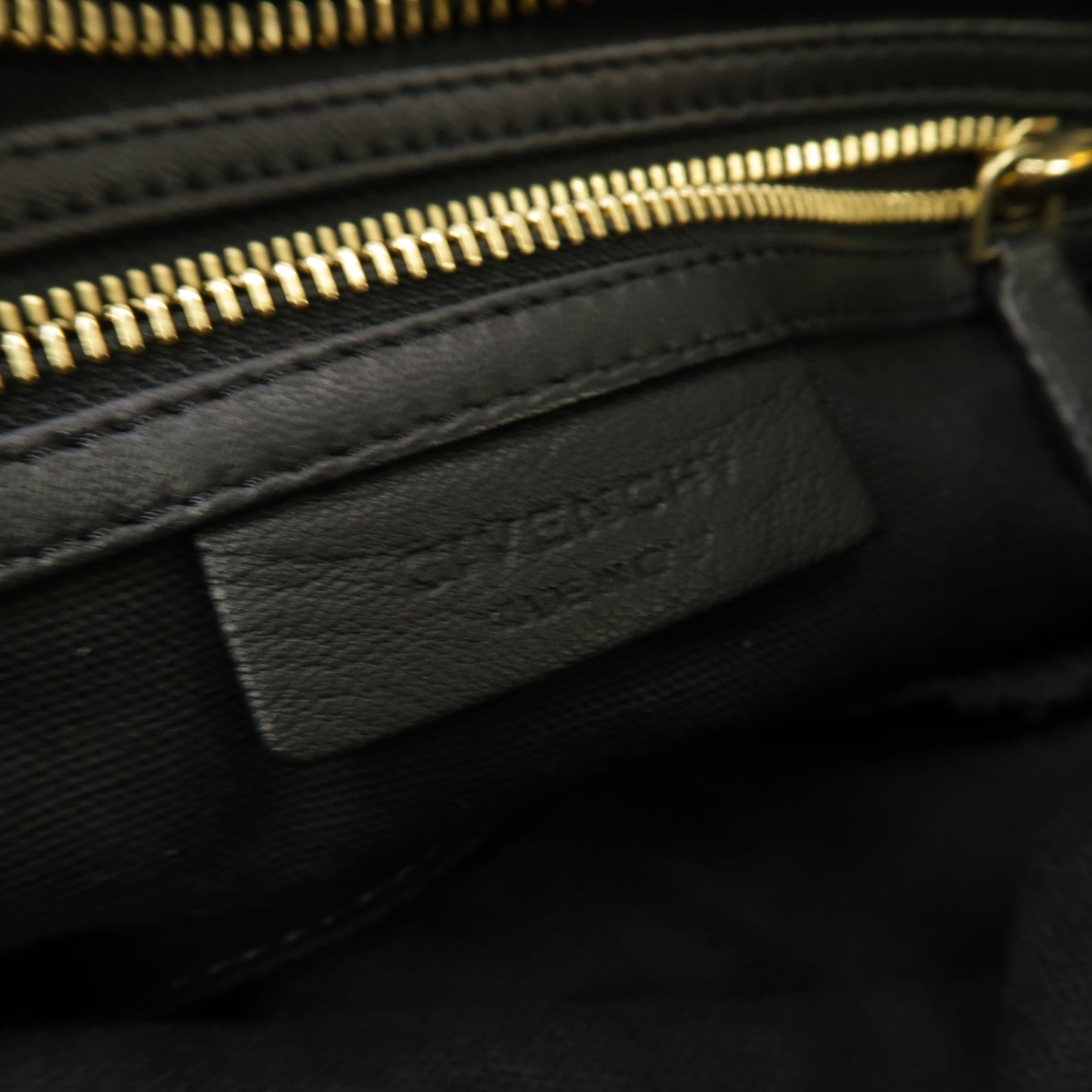 GIVENCHY 【清倉大減價】牛皮皮革Pandora Shoulder Bag金扣手挽肩背兩用袋黑色