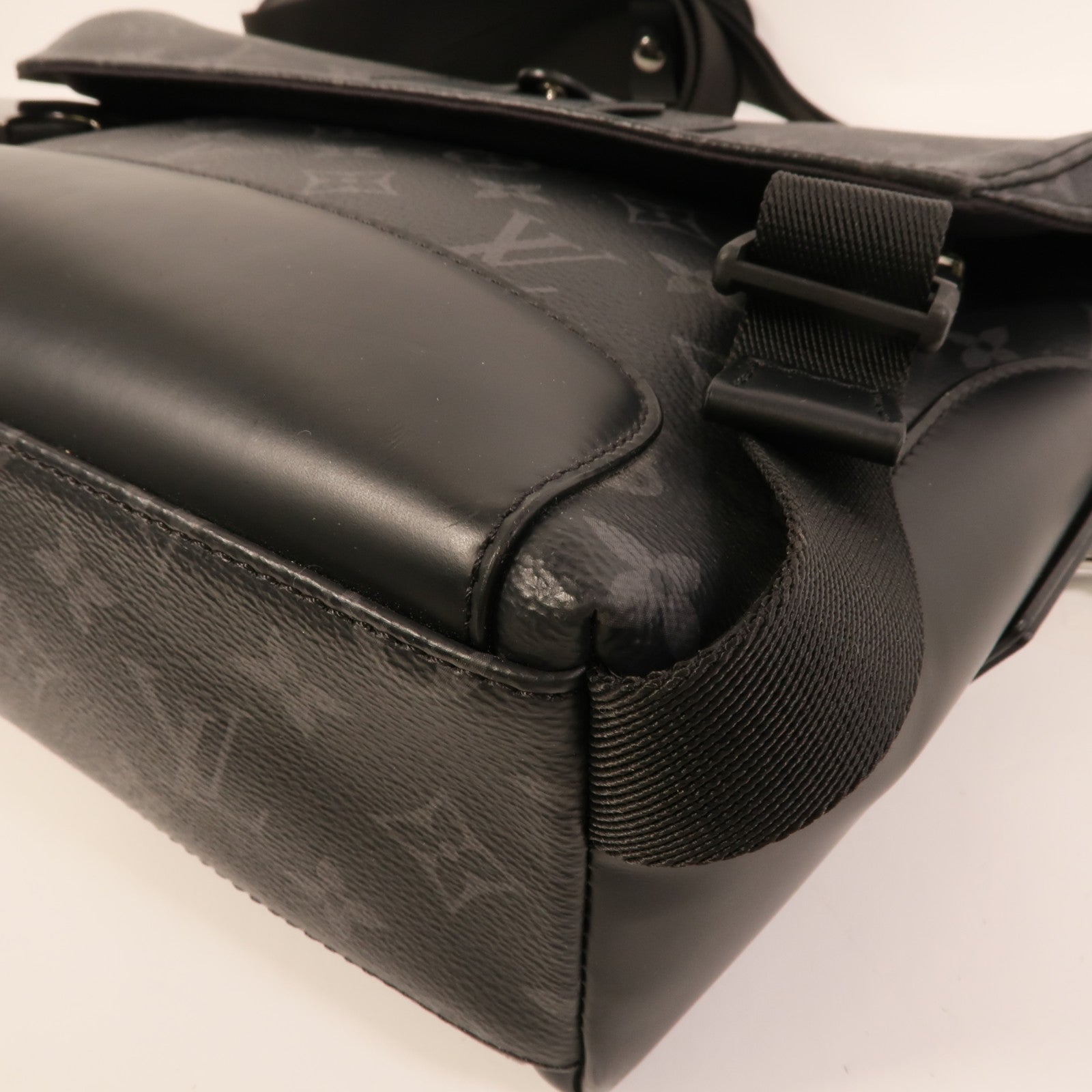 LOUIS VUITTON Monogram Eclipse Messenger PM Voyager銀扣肩背袋