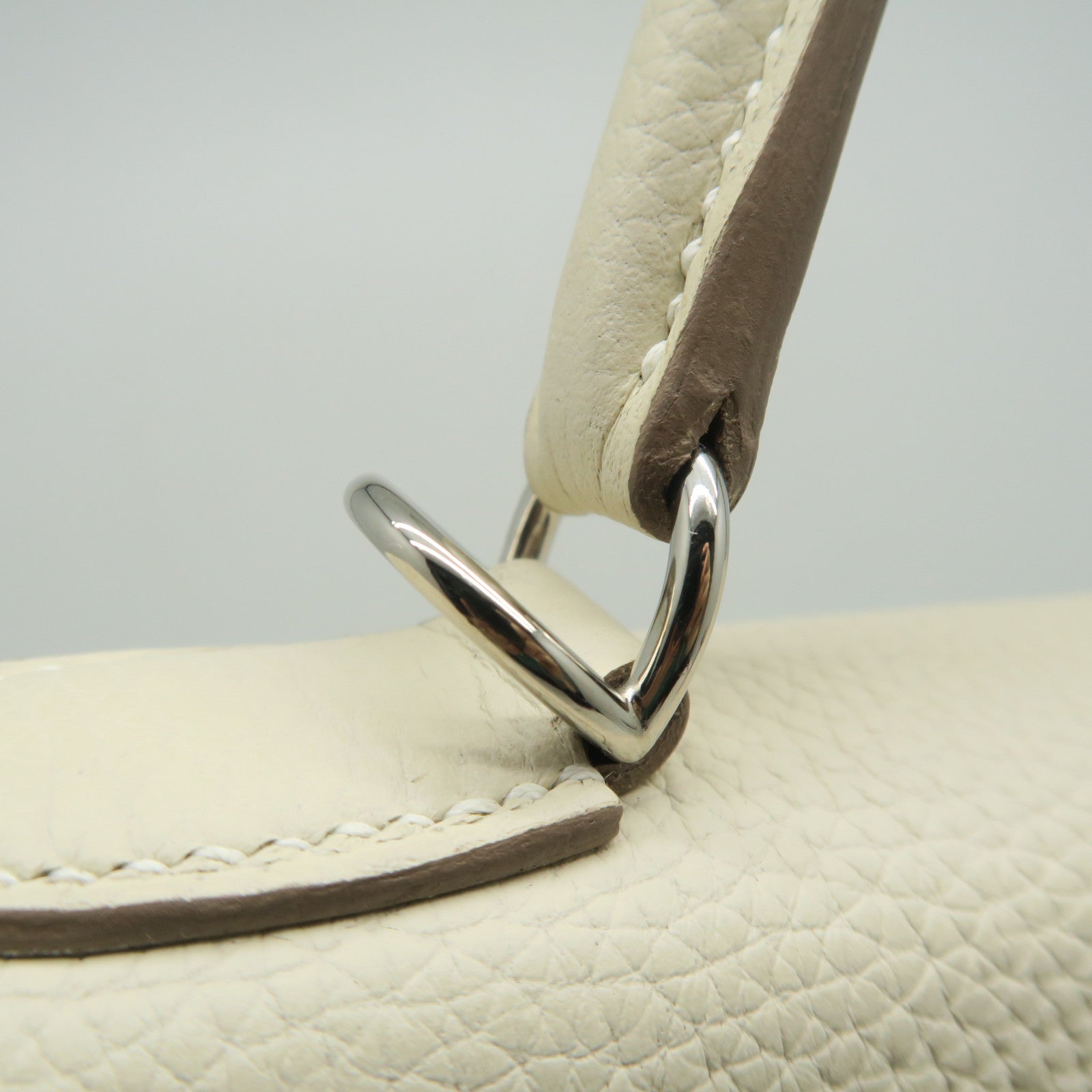 HERMES 【激減優惠】Clemence皮革Kelly 32銀扣手挽袋米白色