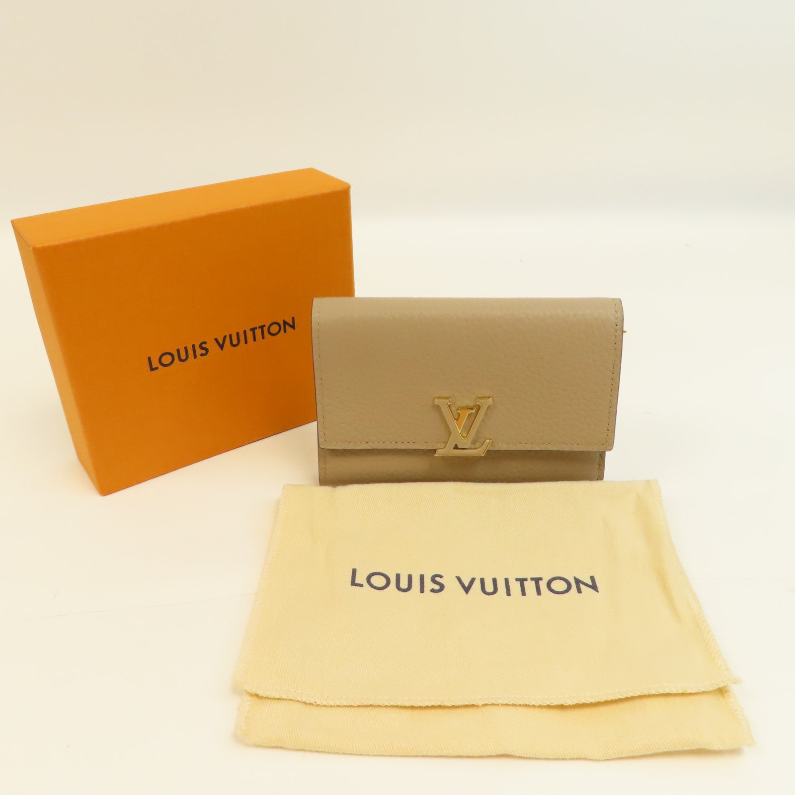 LOUIS VUITTON Taurillon Capucines Wallet金扣錢包杏色