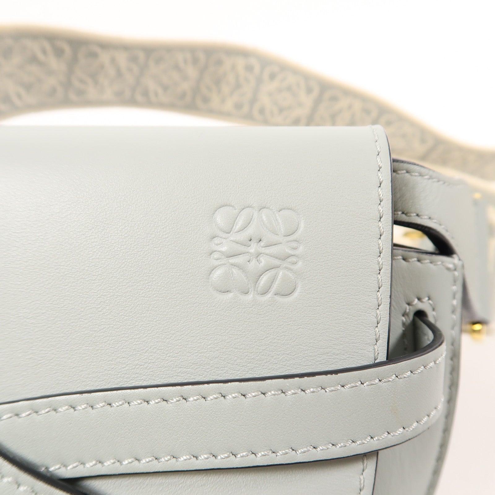 LOEWE 牛皮皮革Mini Gate金扣肩背袋