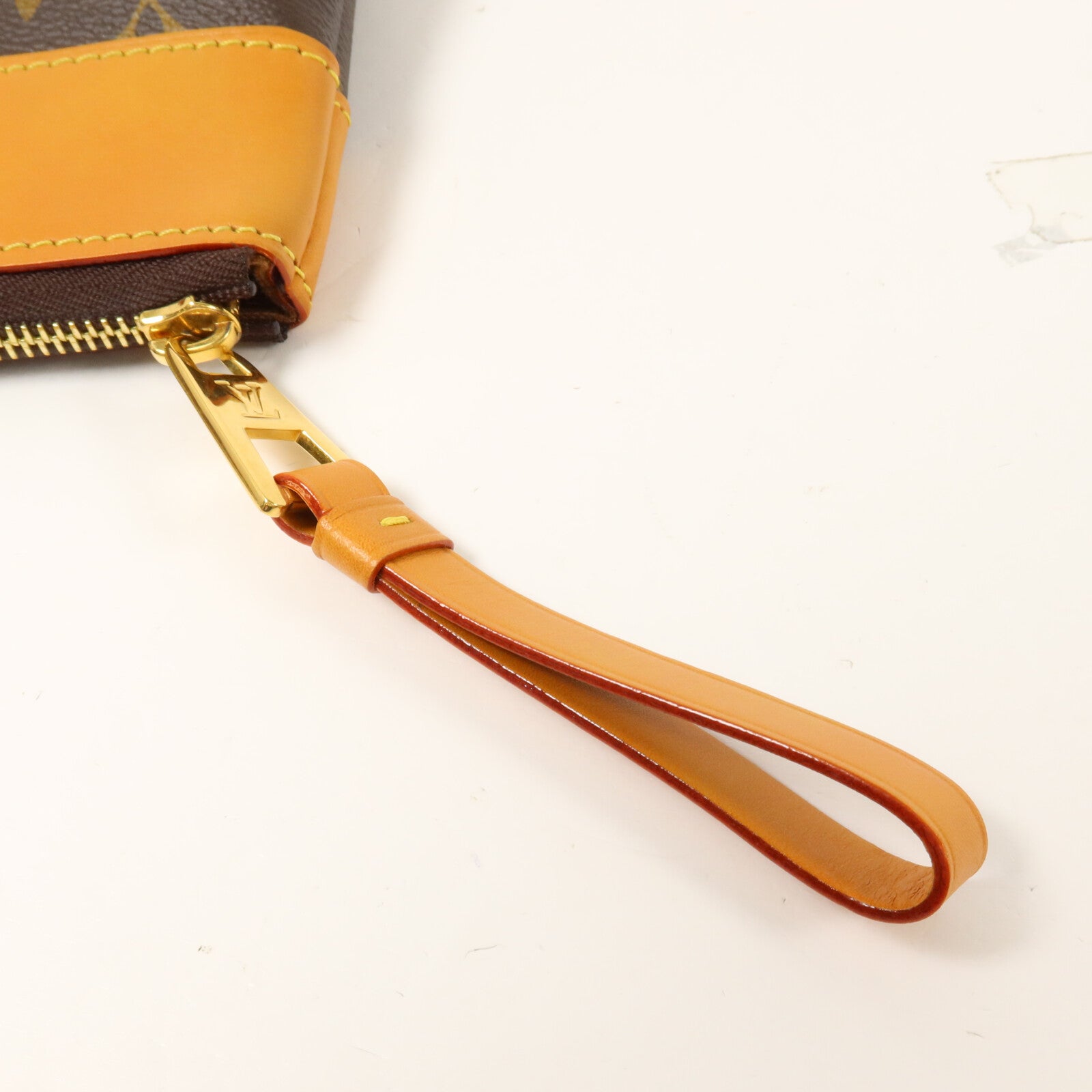LOUIS VUITTON Monogram Archive Pochette Voyage Souple手拿包