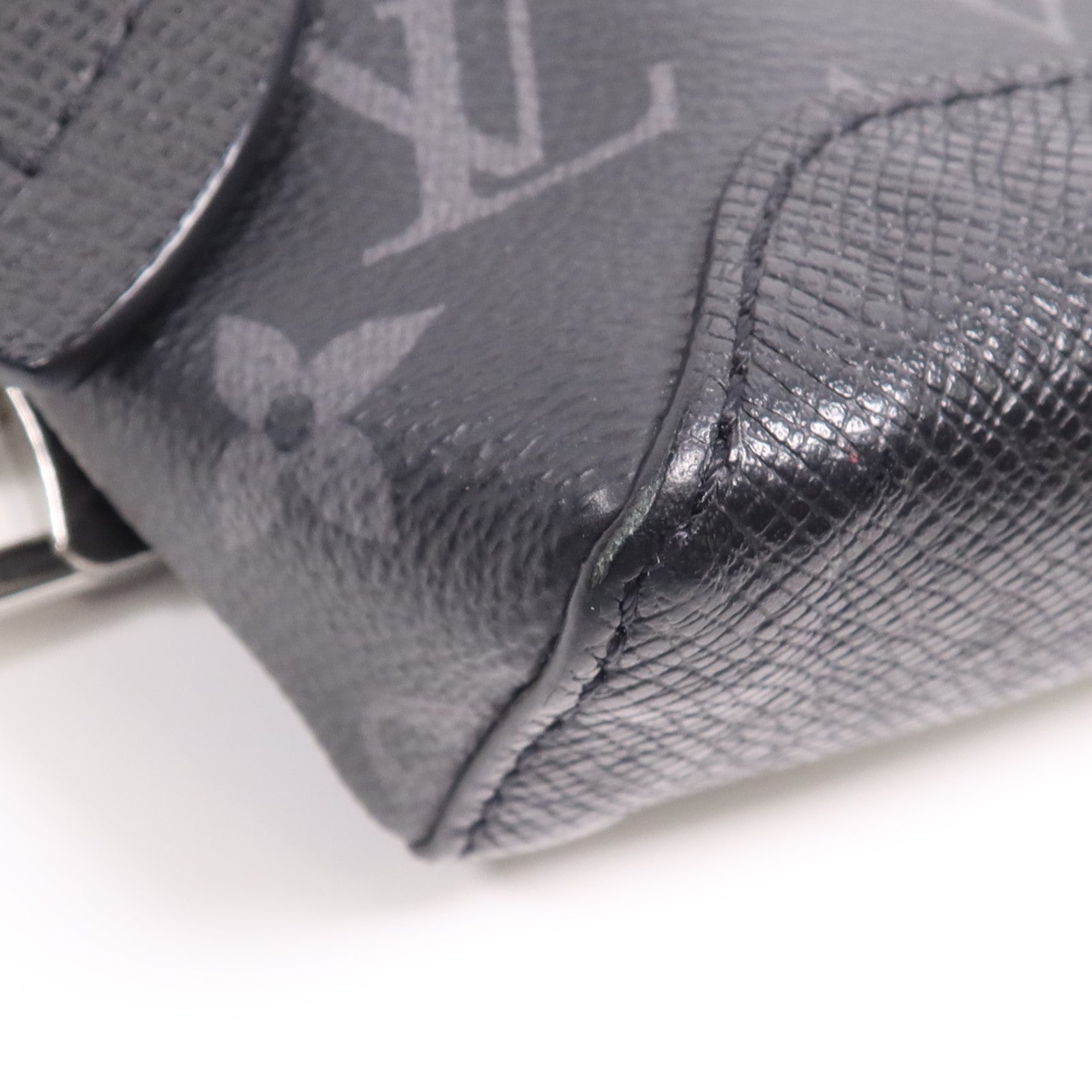 LOUIS VUITTON Taigarama Duo Slingbag銀扣肩背袋