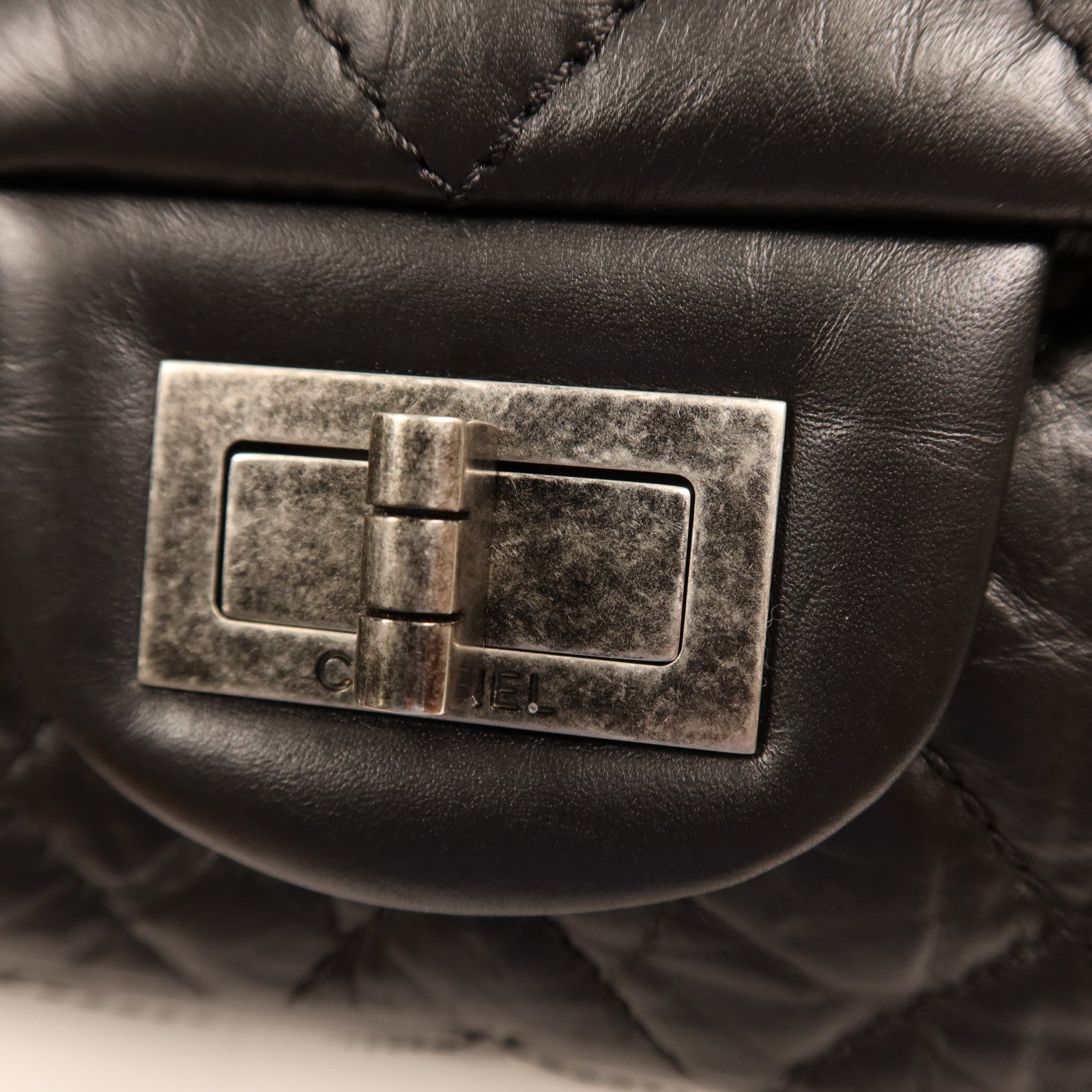 CHANEL 牛皮皮革2.55銀扣鏈帶肩背袋