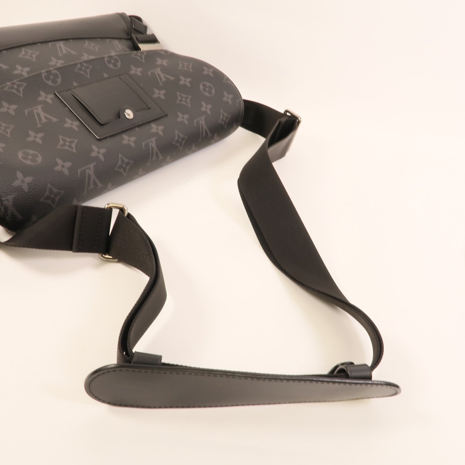 LOUIS VUITTON Monogram Eclipse Messenger PM Voyager銀扣肩背袋