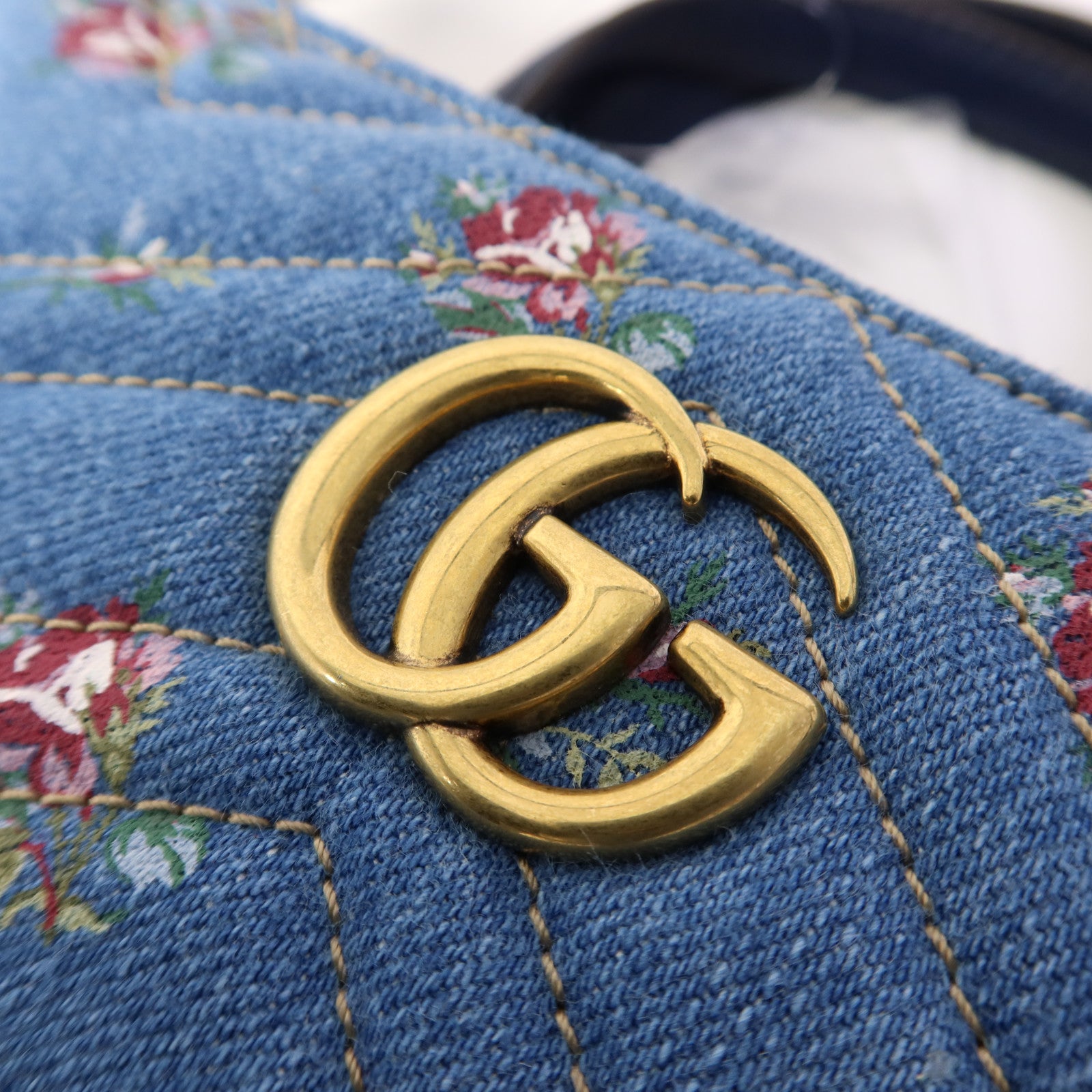 GUCCI 牛仔布Marmont Matelasse金扣手挽肩背兩用袋