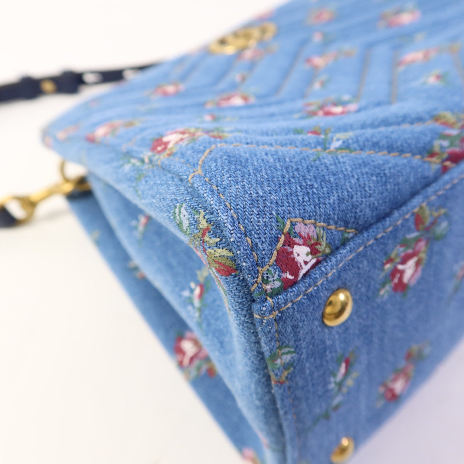 GUCCI 牛仔布Marmont Matelasse金扣手挽肩背兩用袋