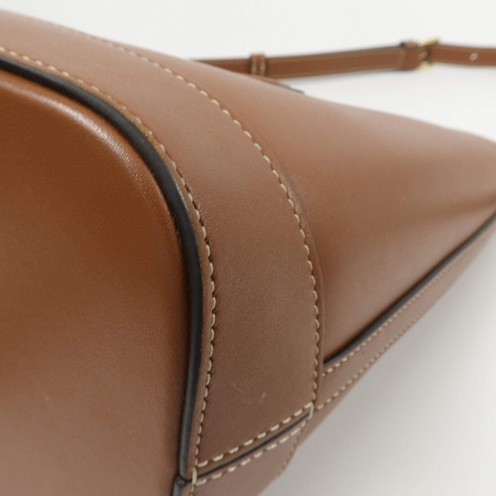 CELINE 牛皮皮革Cuir Triomphe Bucket Bag肩背袋