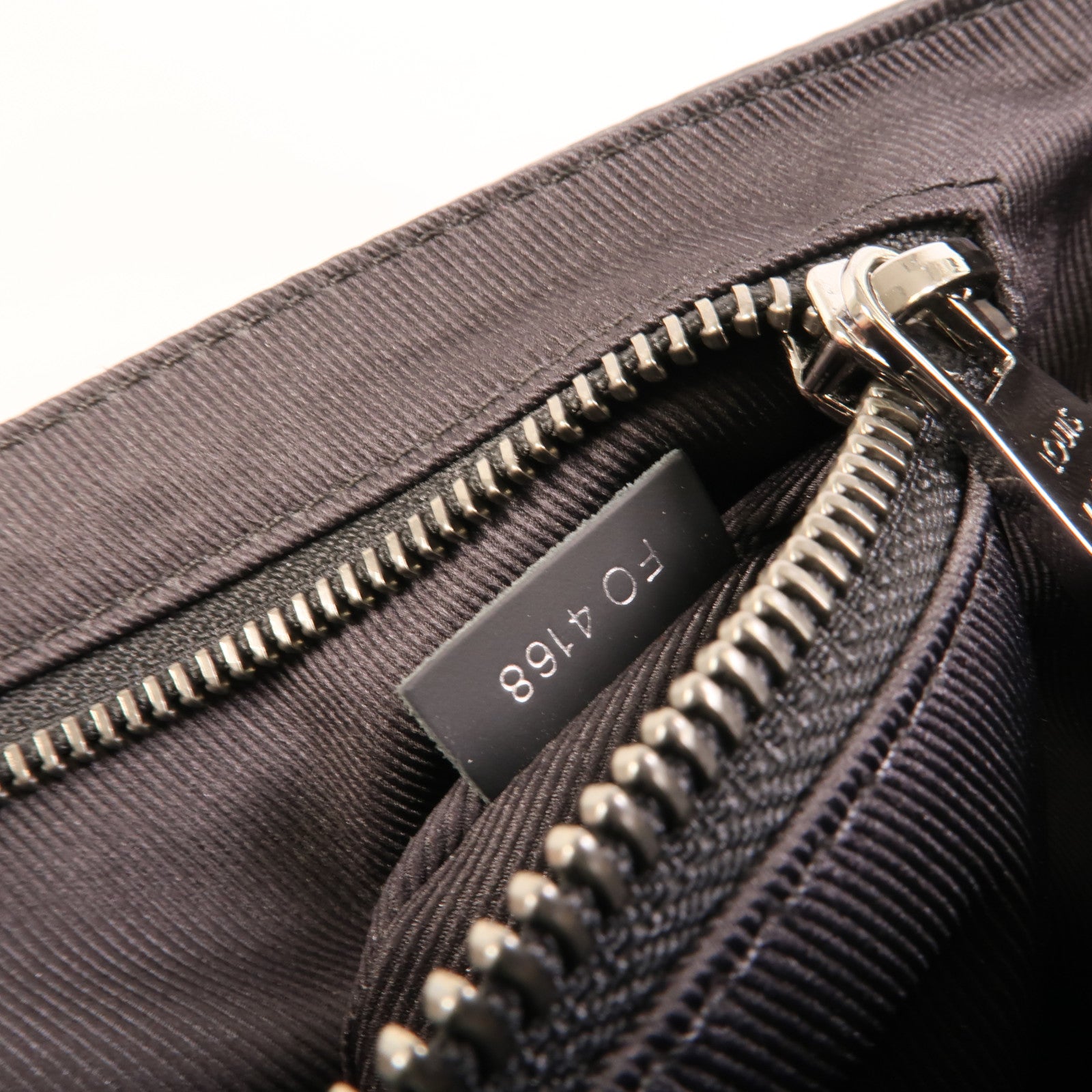 LOUIS VUITTON Monogram Eclipse Messenger PM Voyager銀扣肩背袋