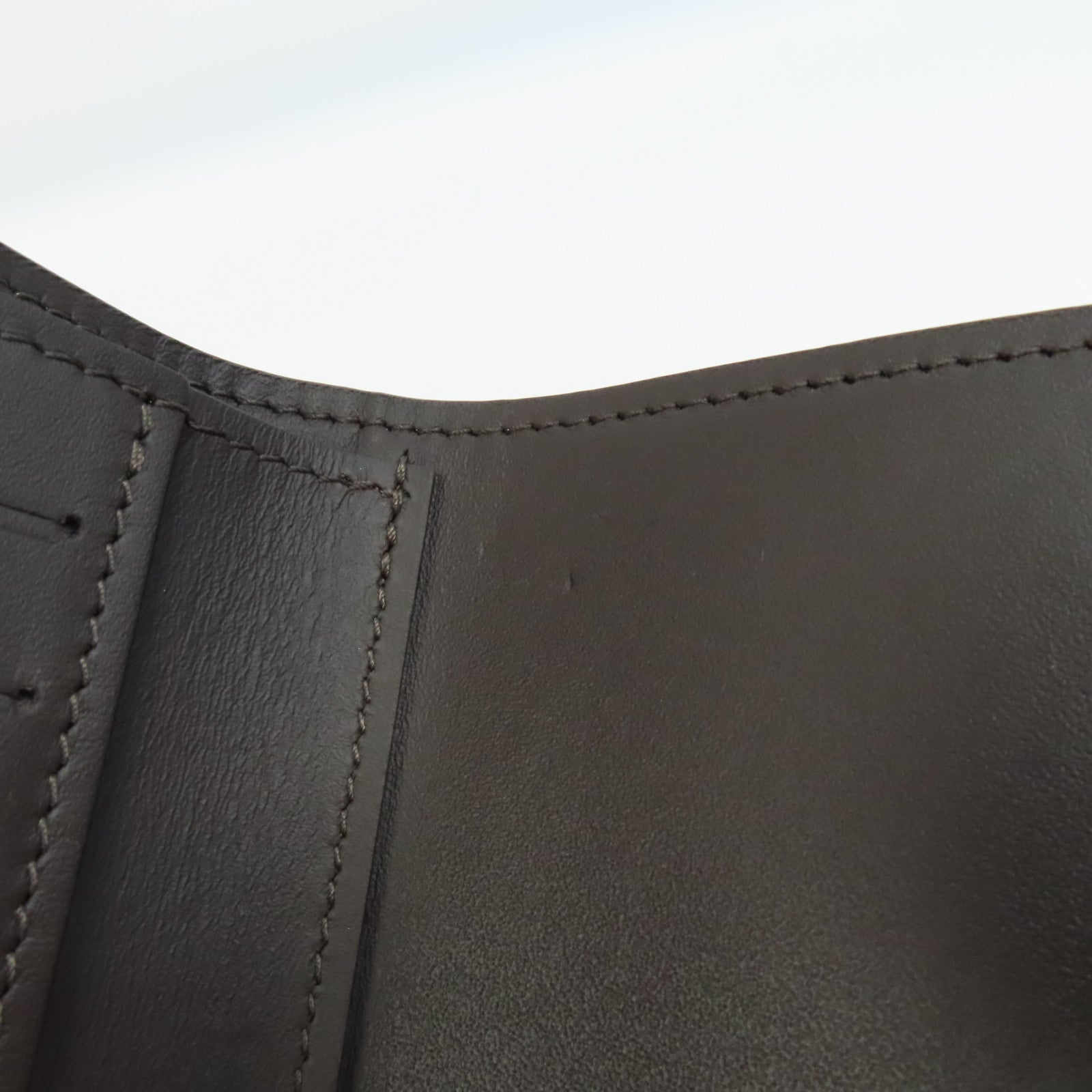 LOUIS VUITTON Taurillon Capucines Wallet金扣錢包杏色