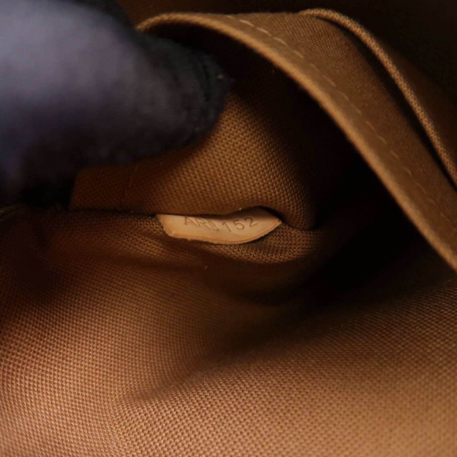 LOUIS VUITTON Monogram Trotteur Beaubourg肩背袋