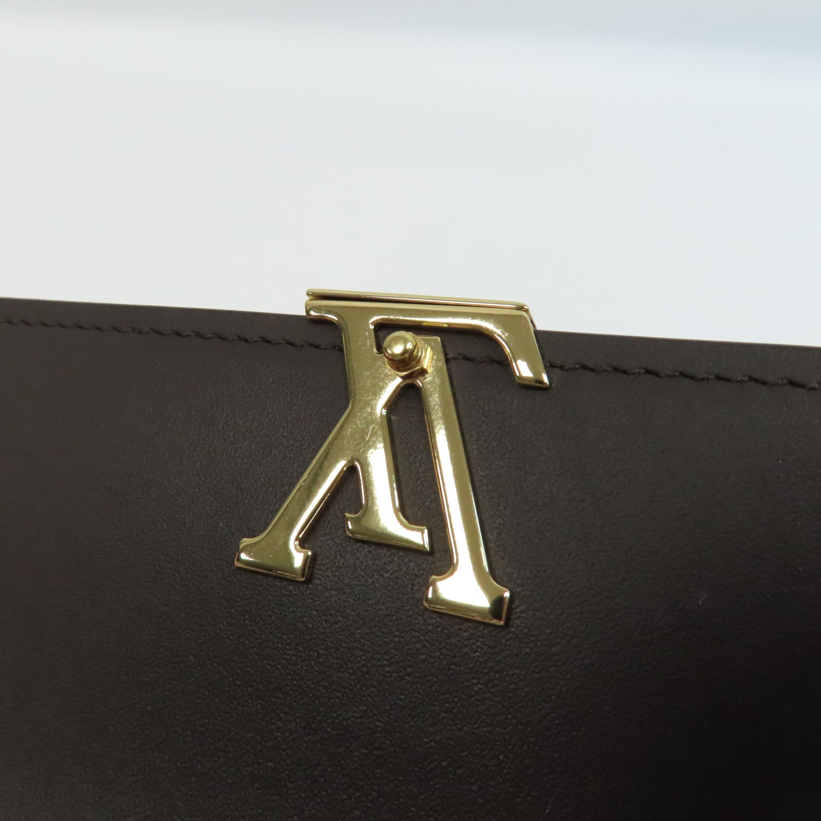 LOUIS VUITTON Taurillon Capucines Wallet金扣錢包杏色