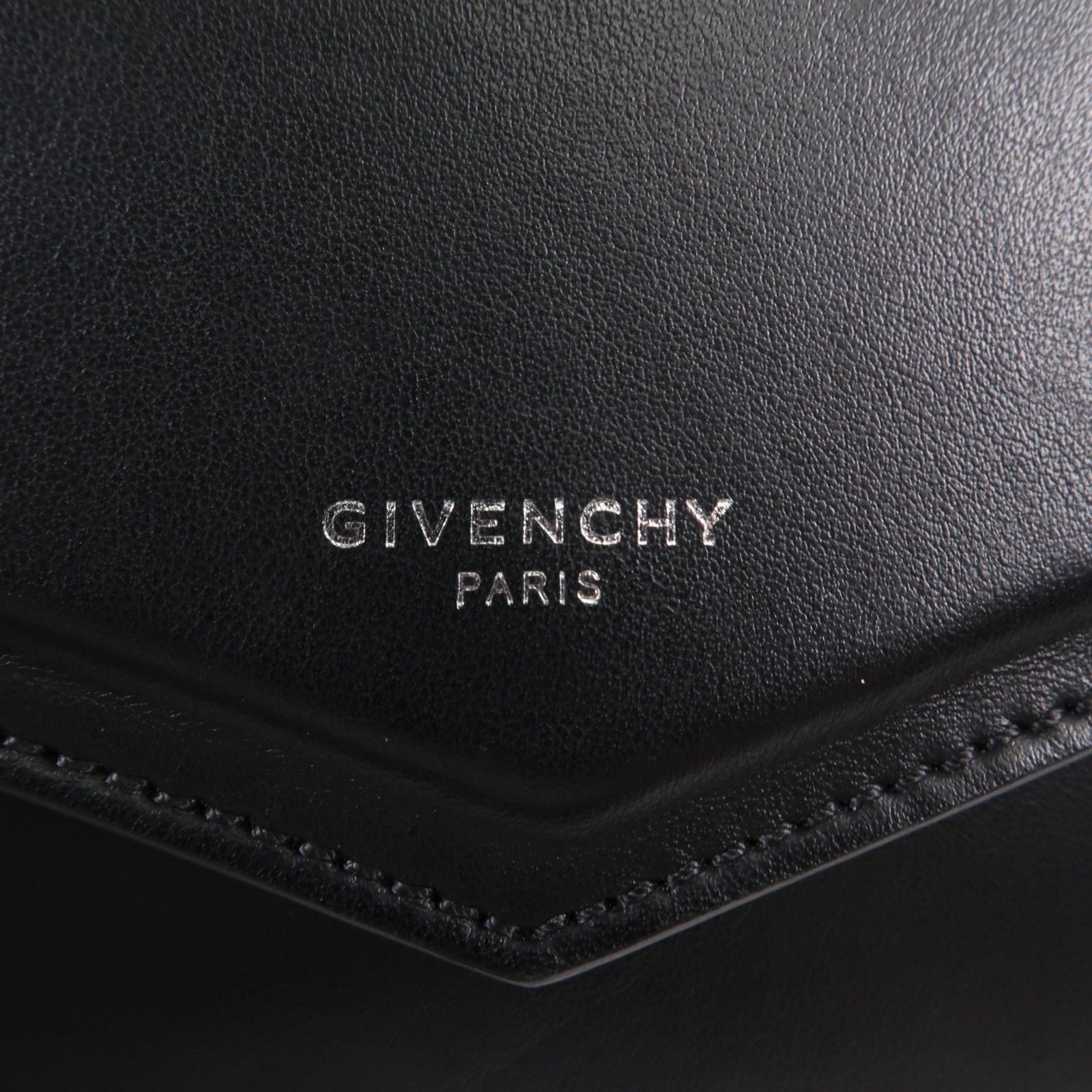 GIVENCHY 牛皮皮革Shoulder Bag銀扣肩背袋