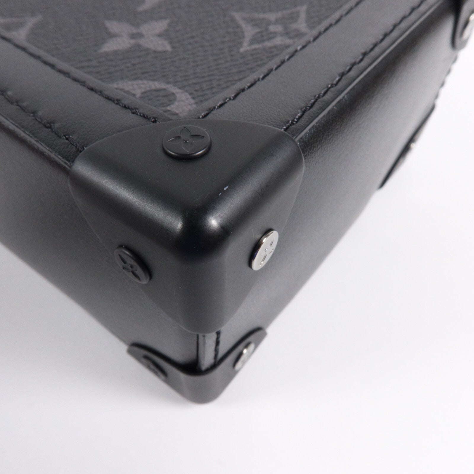 LOUIS VUITTON Monogram Eclipse Trunk Vertical肩背袋