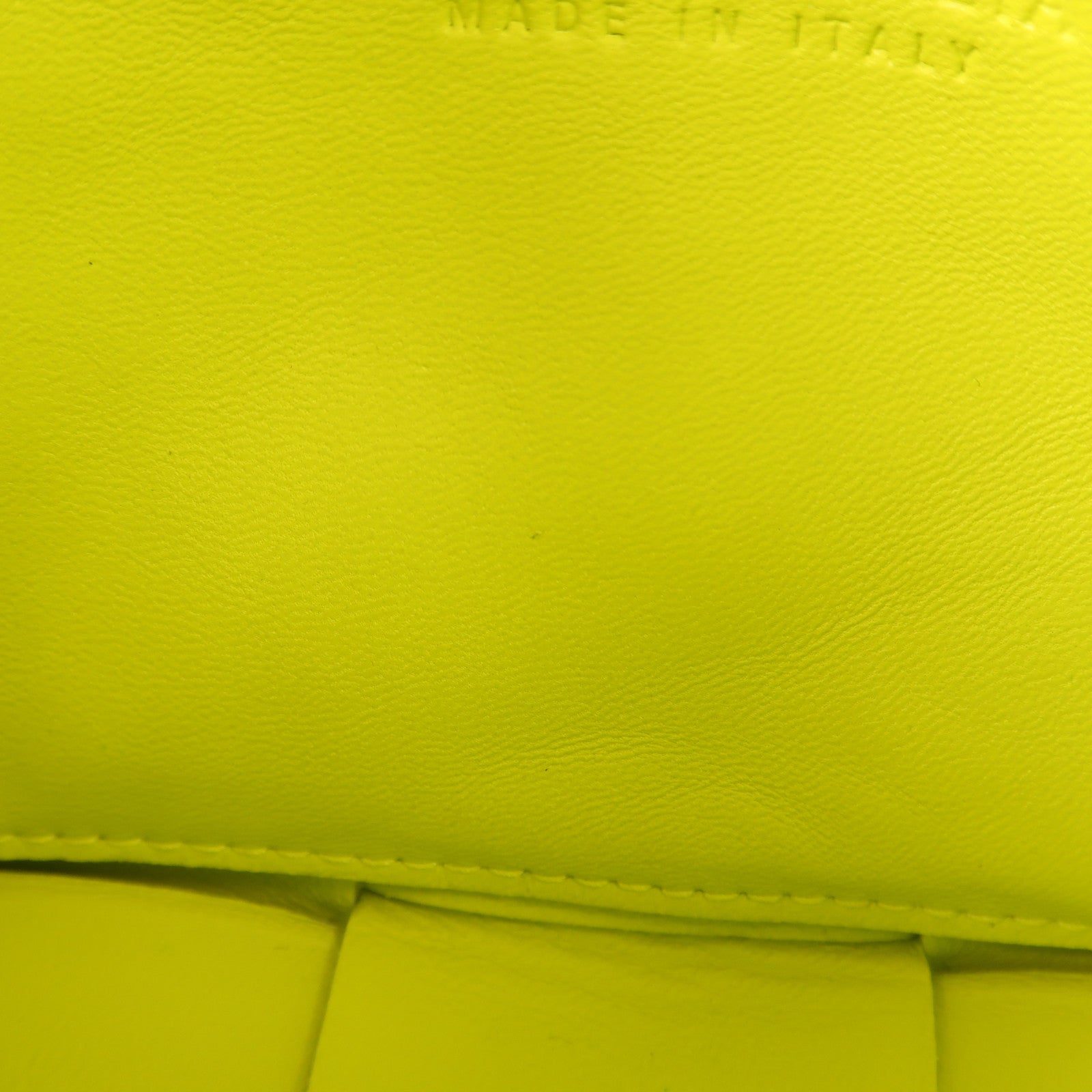 BOTTEGA VENETA 牛皮皮革Cassette Bag Medium肩背袋