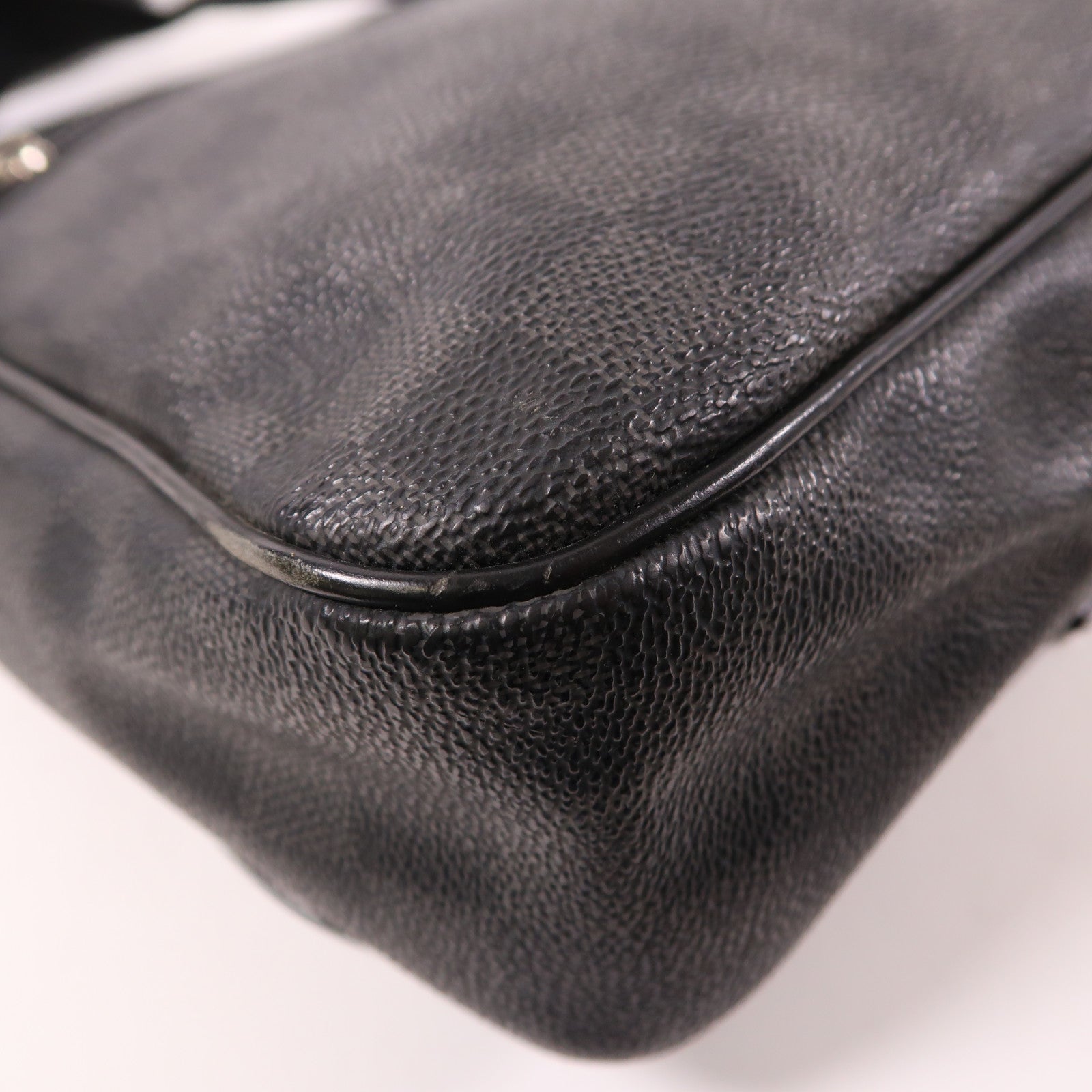 LOUIS VUITTON Damier Graphite Graphite Daniel銀扣肩背袋