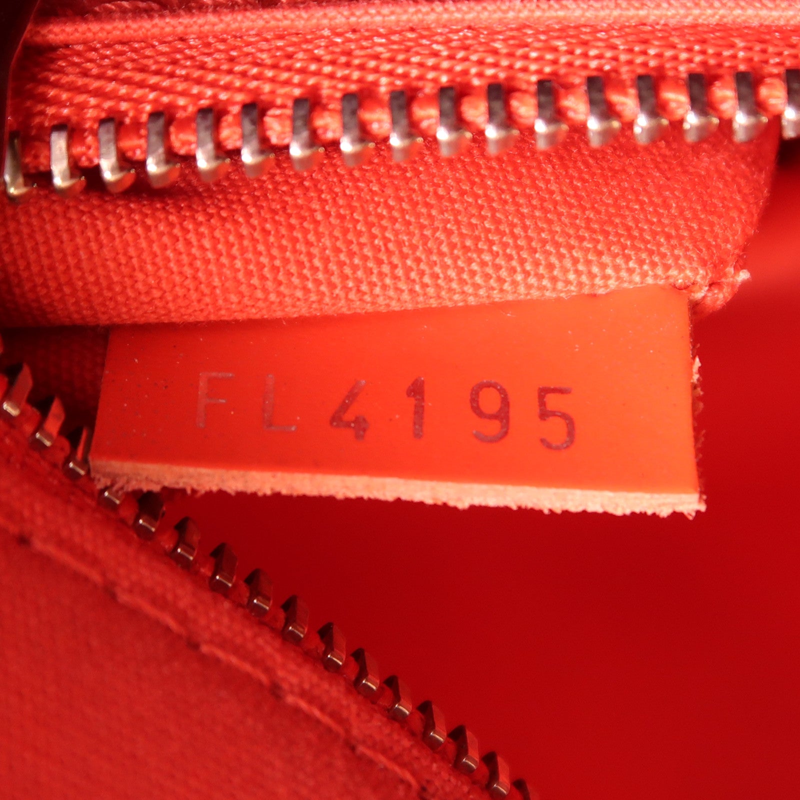 LOUIS VUITTON Epi Soufflot MM銀扣手挽肩背兩用袋