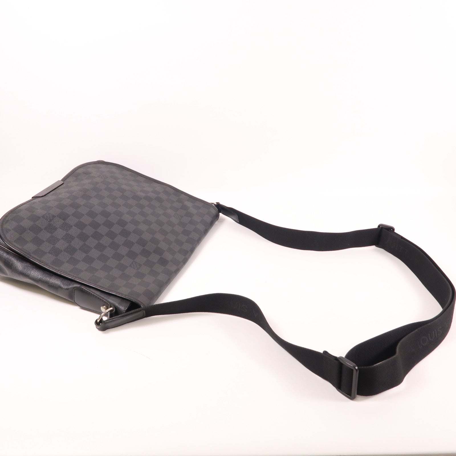 LOUIS VUITTON 【激減優惠】Damier Graphite Graphite Daniel銀扣肩背袋