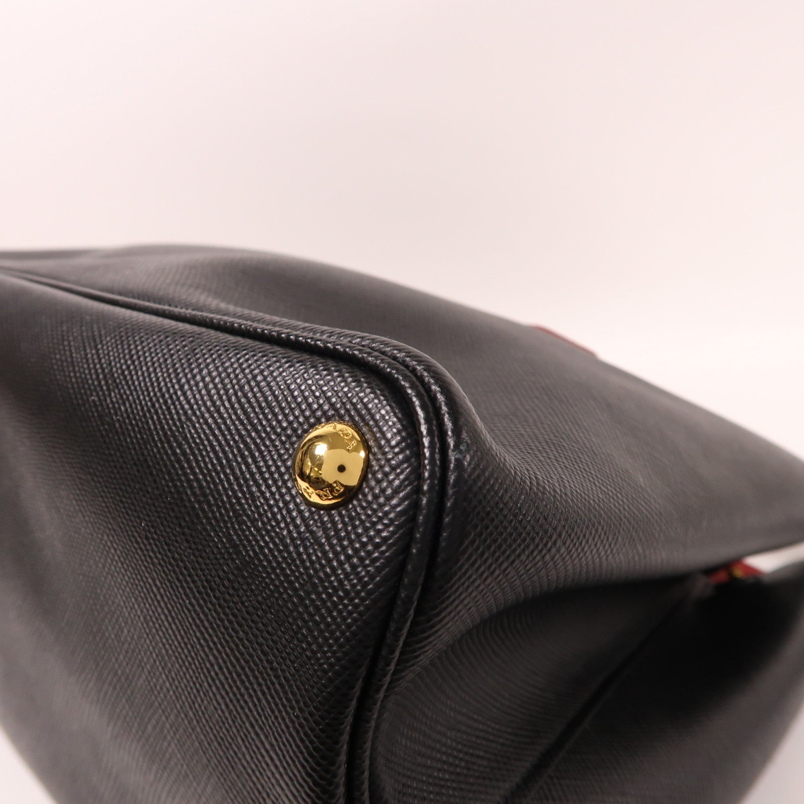 PRADA 牛皮皮革Hand Bag金扣手挽袋黑色