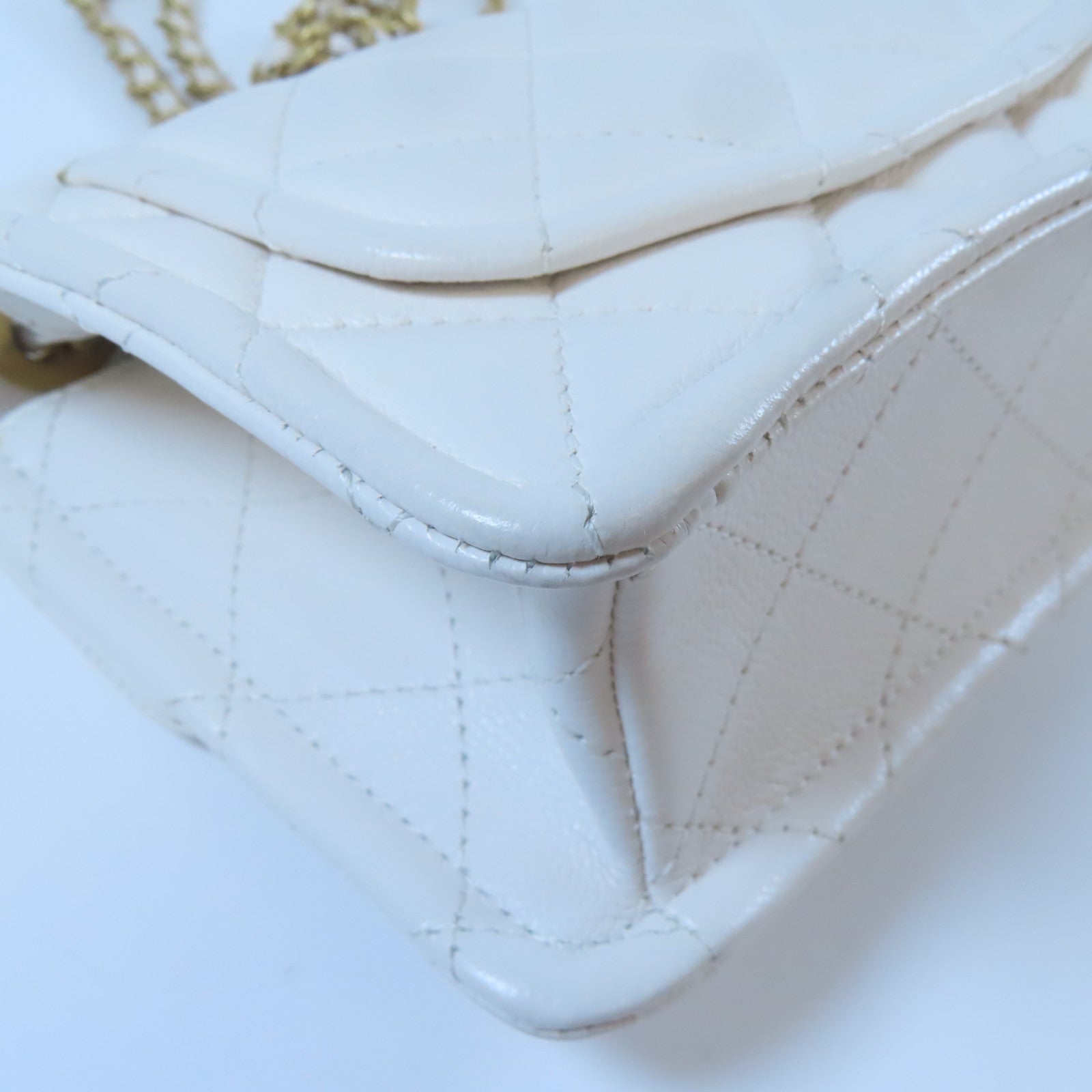 CHANEL 【激減優惠】菱格牛皮皮革Chain Shoulder金扣鏈帶肩背袋白色