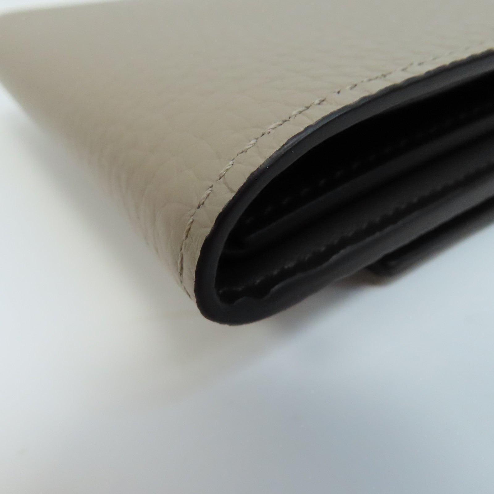 LOUIS VUITTON Taurillon Capucines Wallet金扣錢包杏色