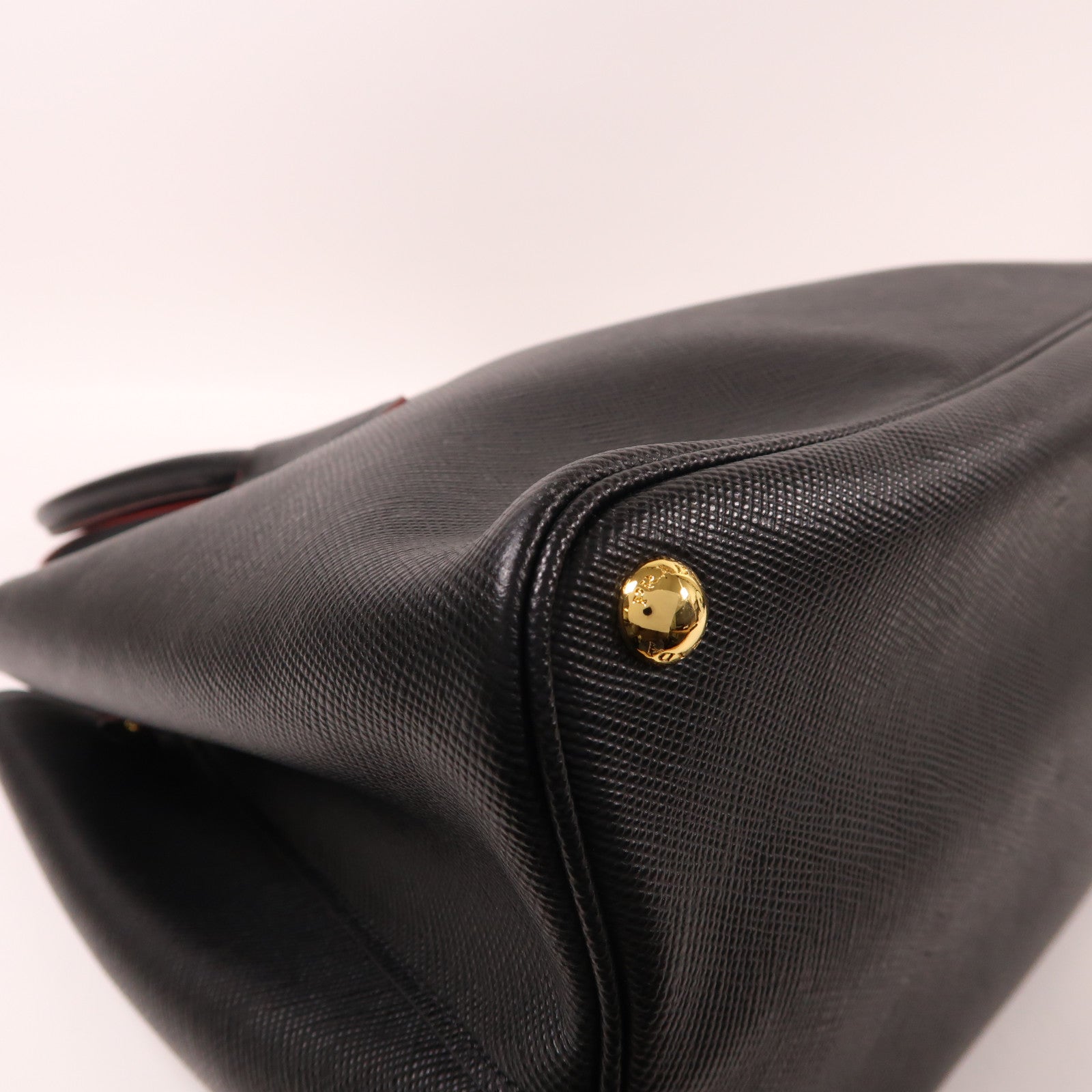 PRADA 牛皮皮革Hand Bag金扣手挽袋黑色