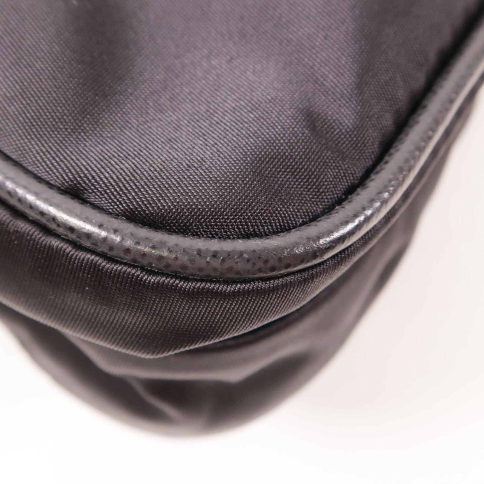 PRADA 尼龍Shoulder Bag銀扣肩背袋
