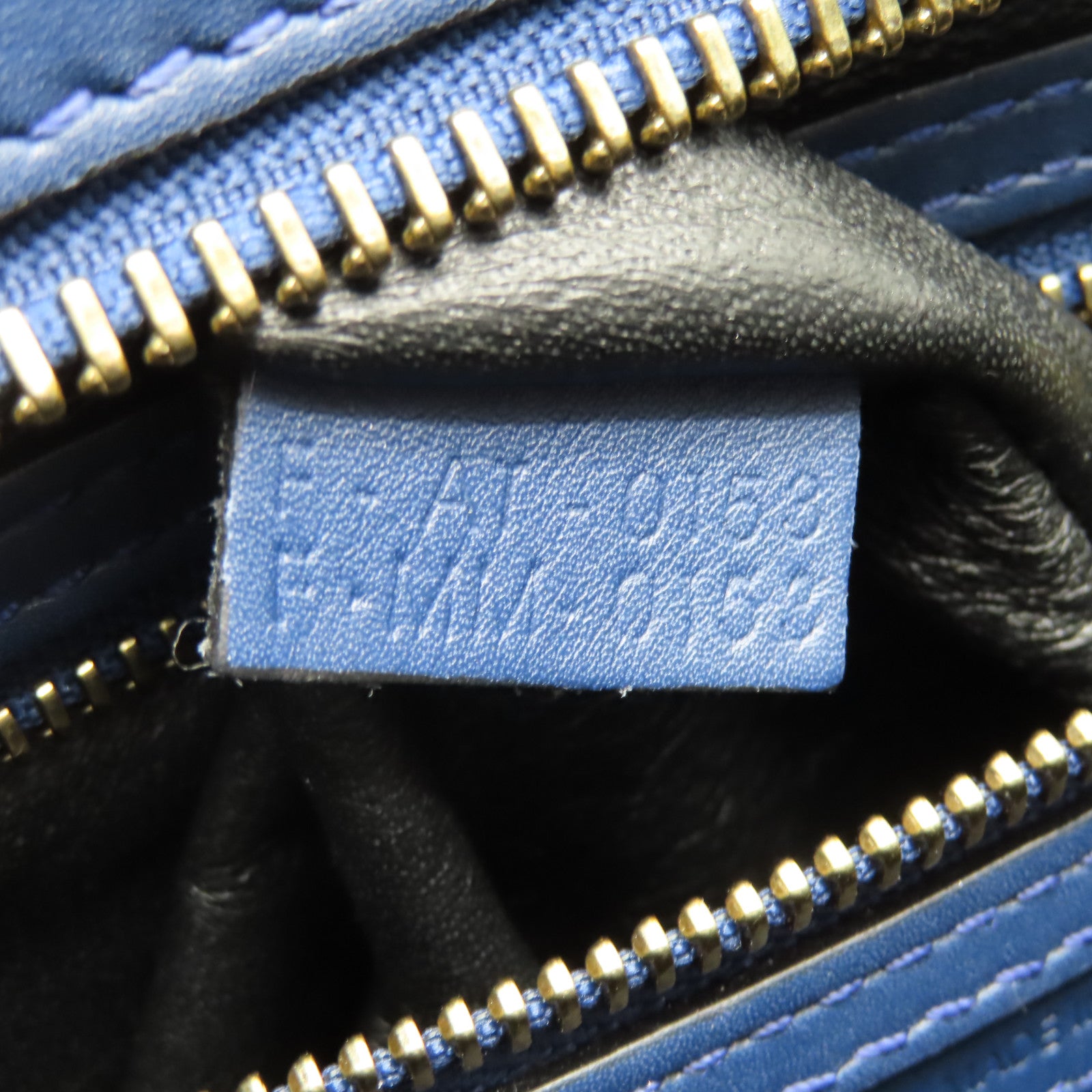 CELINE 【清倉大減價】牛皮皮革Micro Luggage金扣手挽袋藍色/黑色