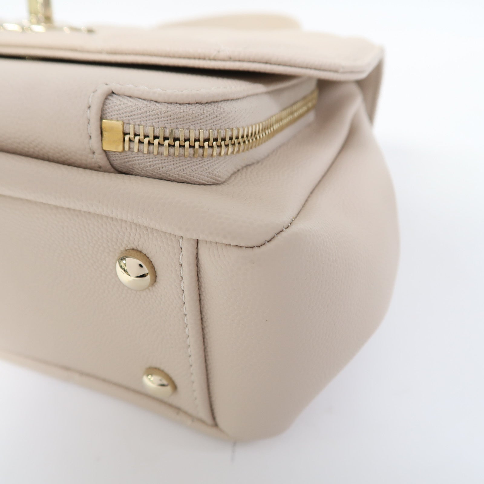 CHANEL 菱格Caviar皮革Shoulder Bag金扣鏈帶肩背袋米色