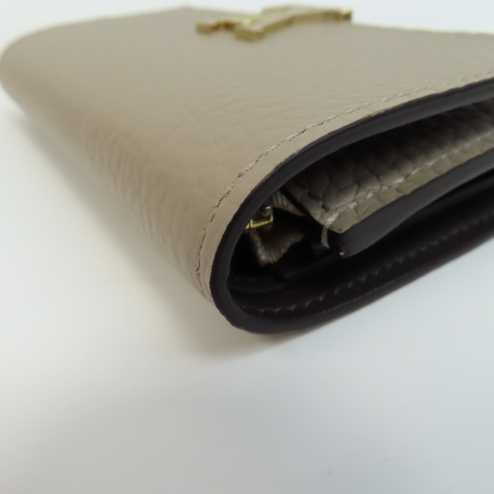 LOUIS VUITTON Taurillon Capucines Wallet金扣錢包杏色
