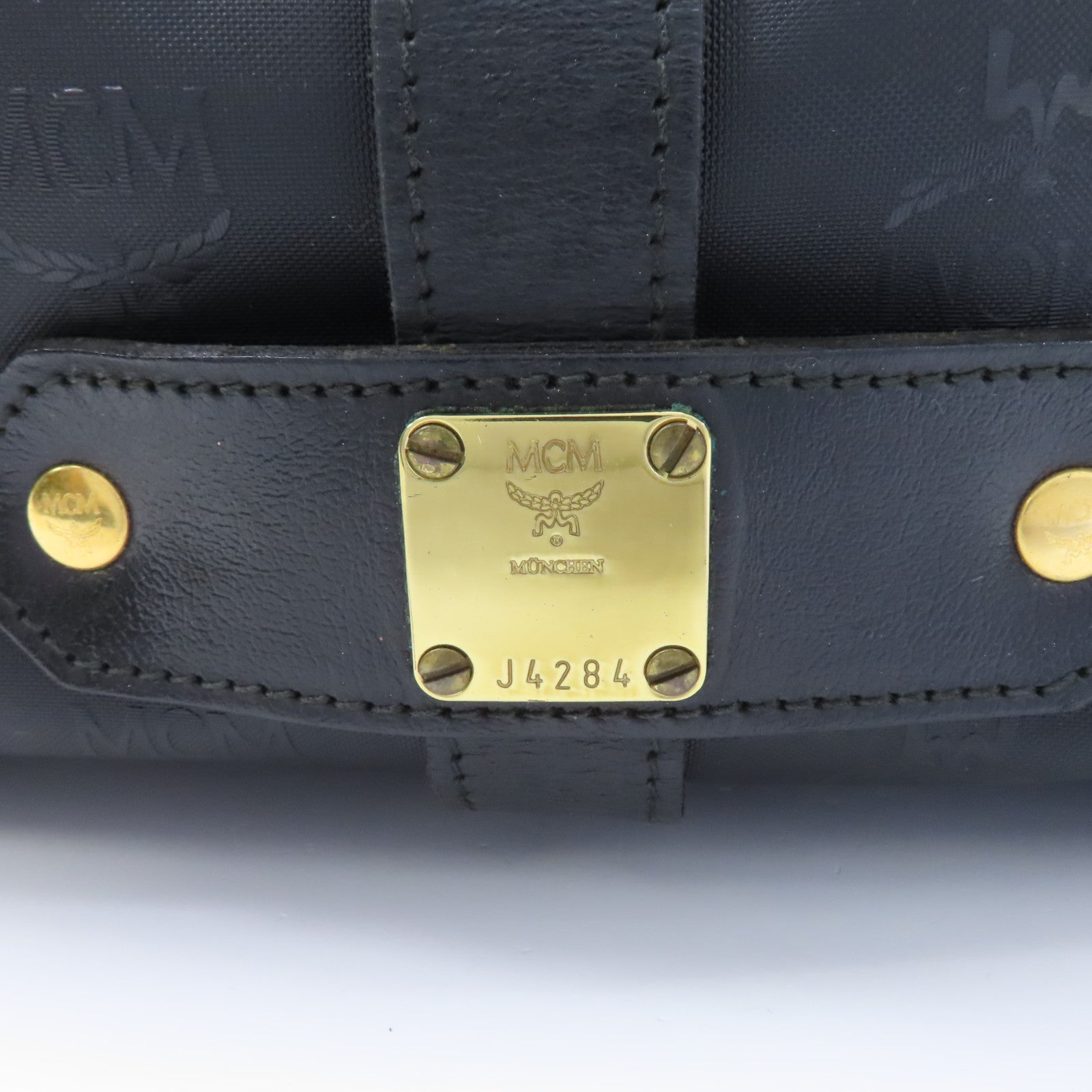 MCM 塗層帆布Shoulder Bag金扣肩背袋黑色