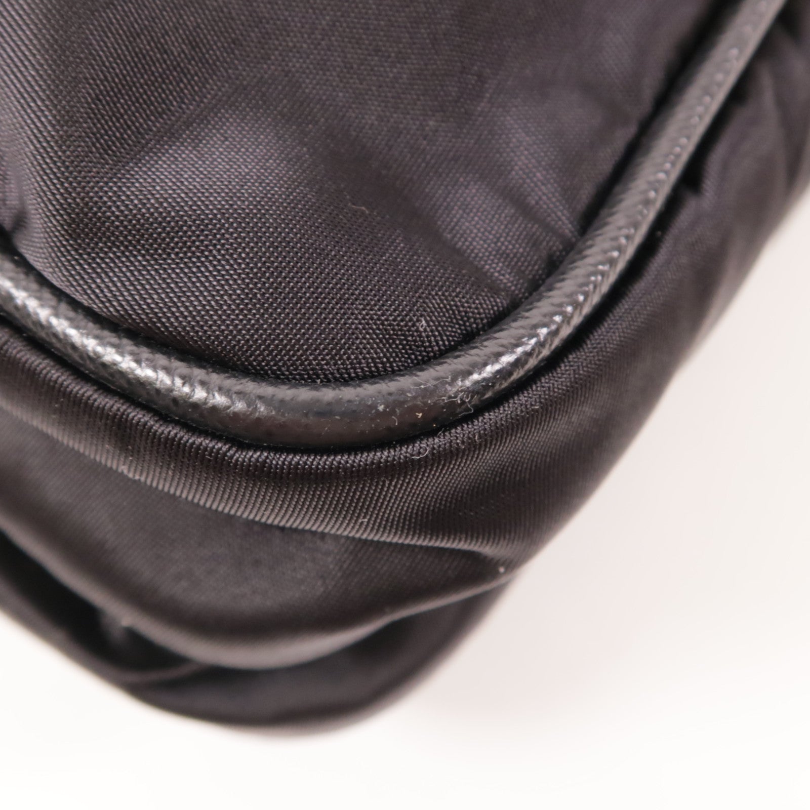 PRADA 尼龍Shoulder Bag銀扣肩背袋