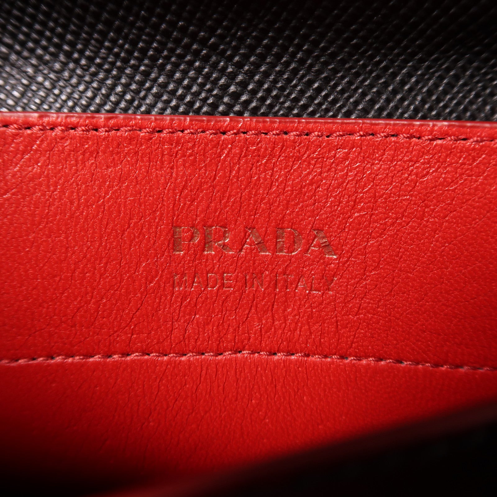 PRADA 牛皮皮革Hand Bag金扣手挽袋黑色