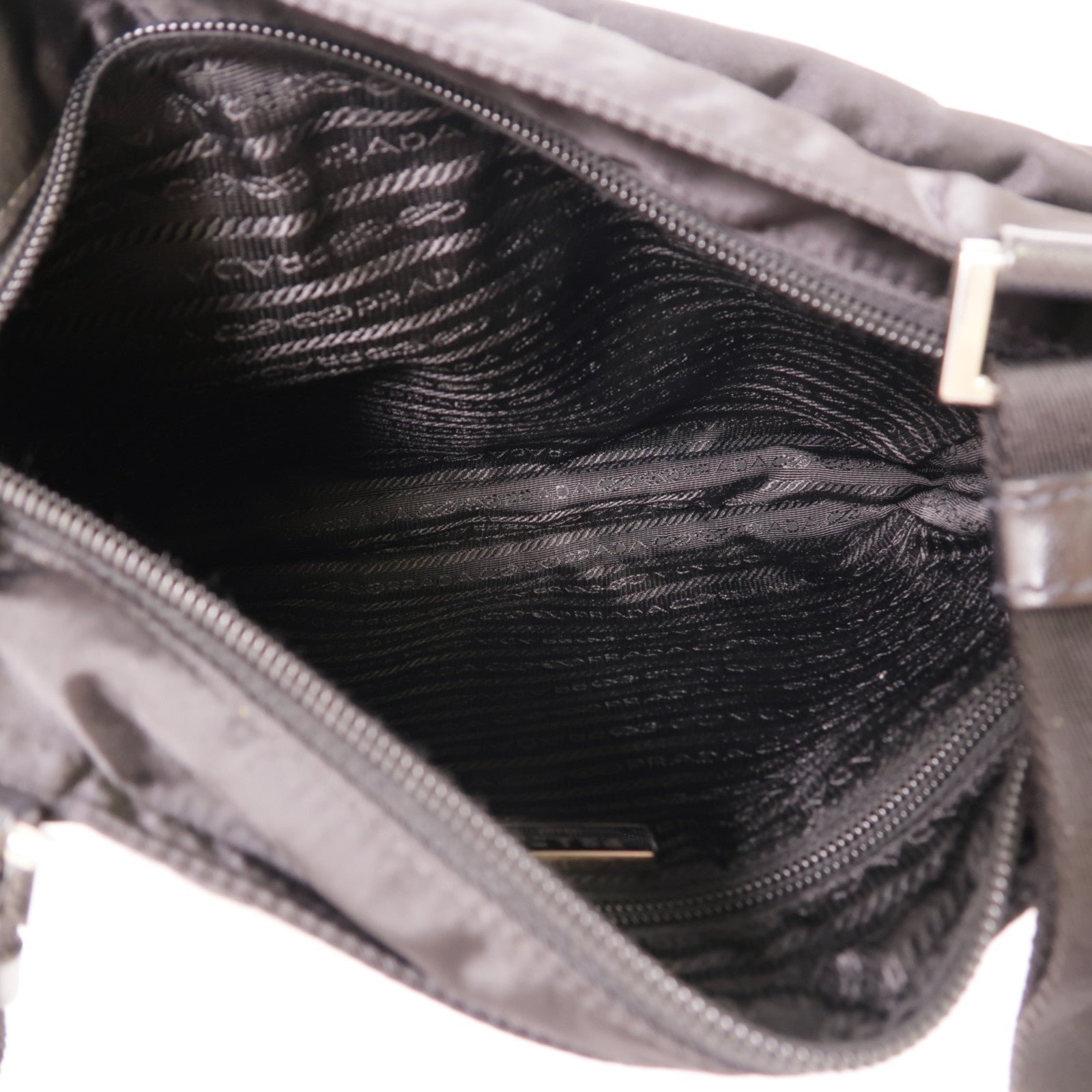 PRADA 尼龍Shoulder Bag銀扣肩背袋