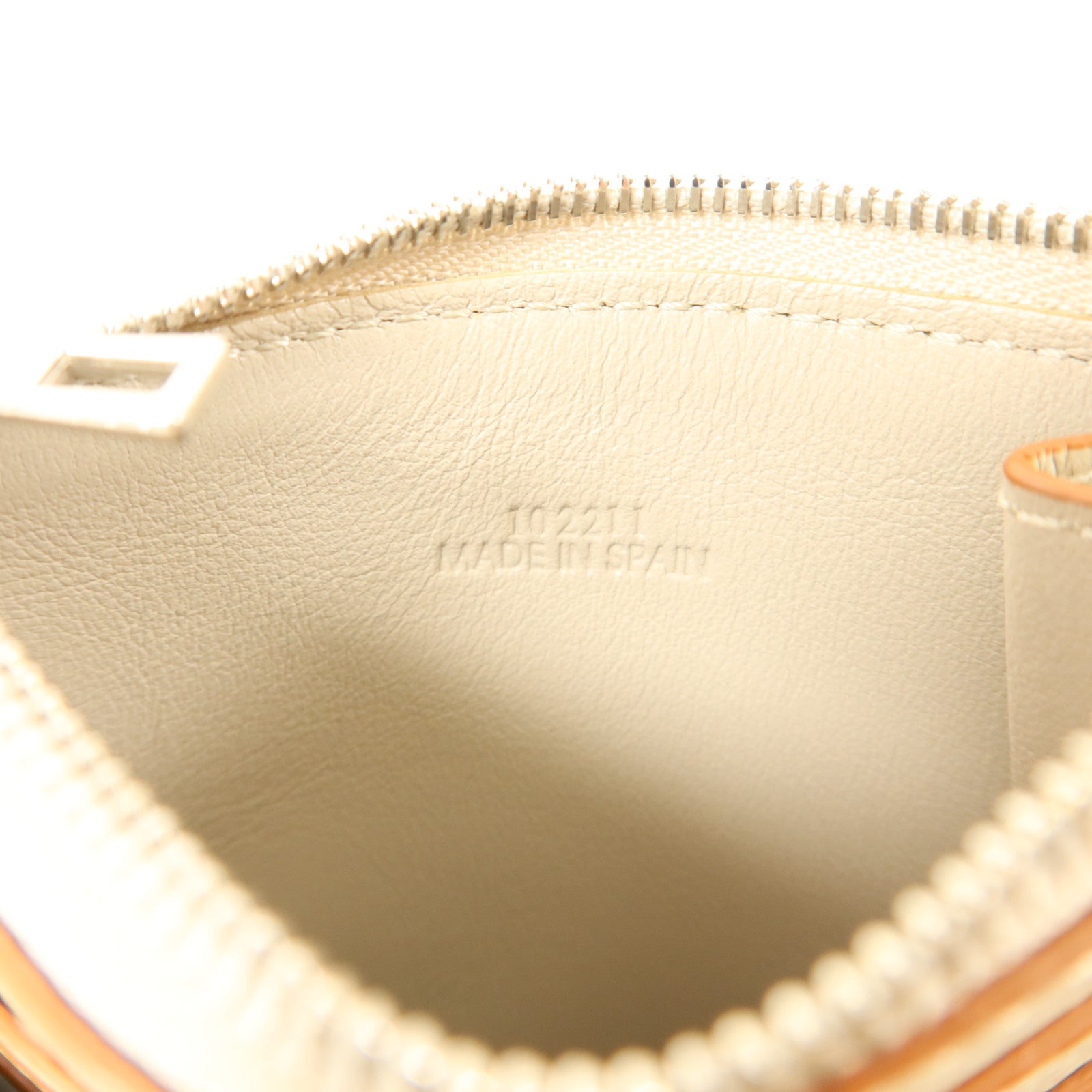 LOEWE 牛皮皮革Anagram Card Holder銀扣卡片套