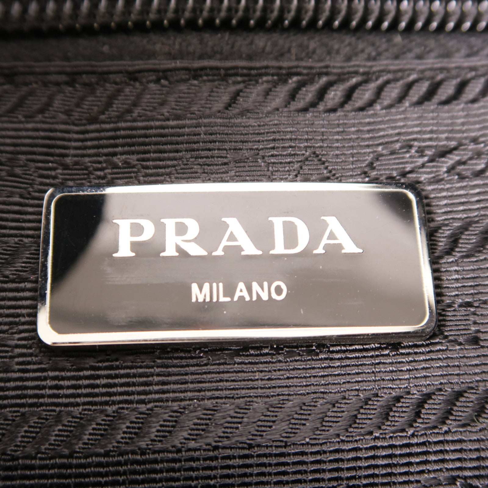 PRADA 尼龍Shoulder Bag銀扣肩背袋