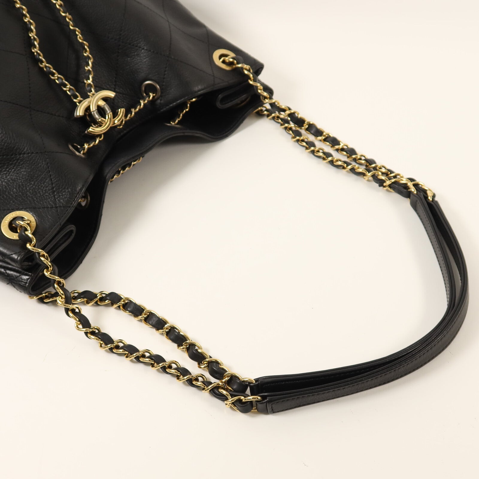 CHANEL 牛皮皮革Bucket Bag鏈帶肩背袋