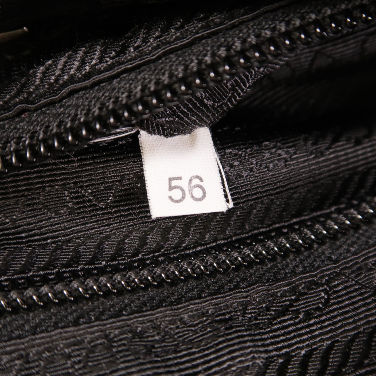 PRADA 尼龍Shoulder Bag銀扣肩背袋