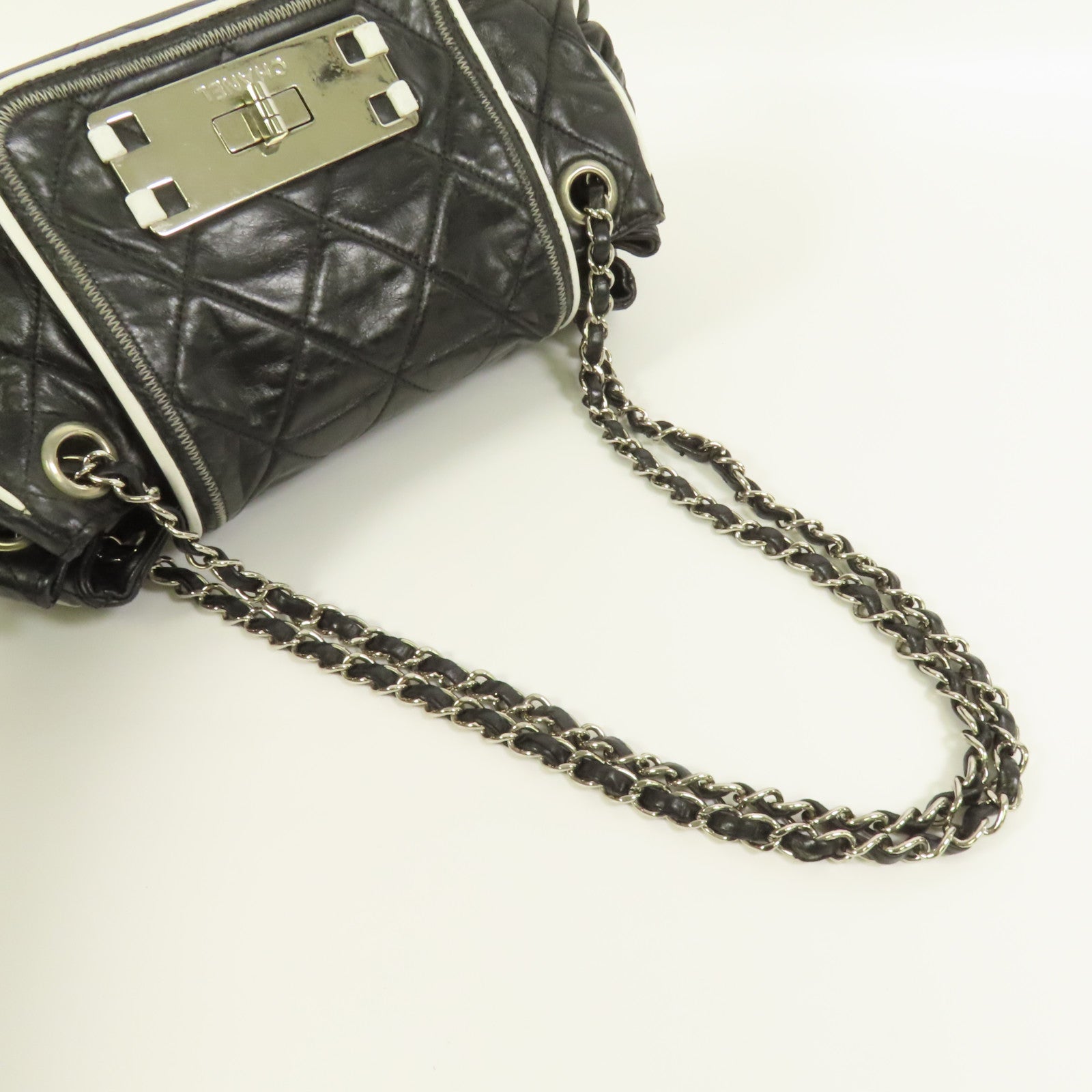 CHANEL 牛皮皮革West Accordion Flap Bag銀扣鏈帶肩背袋