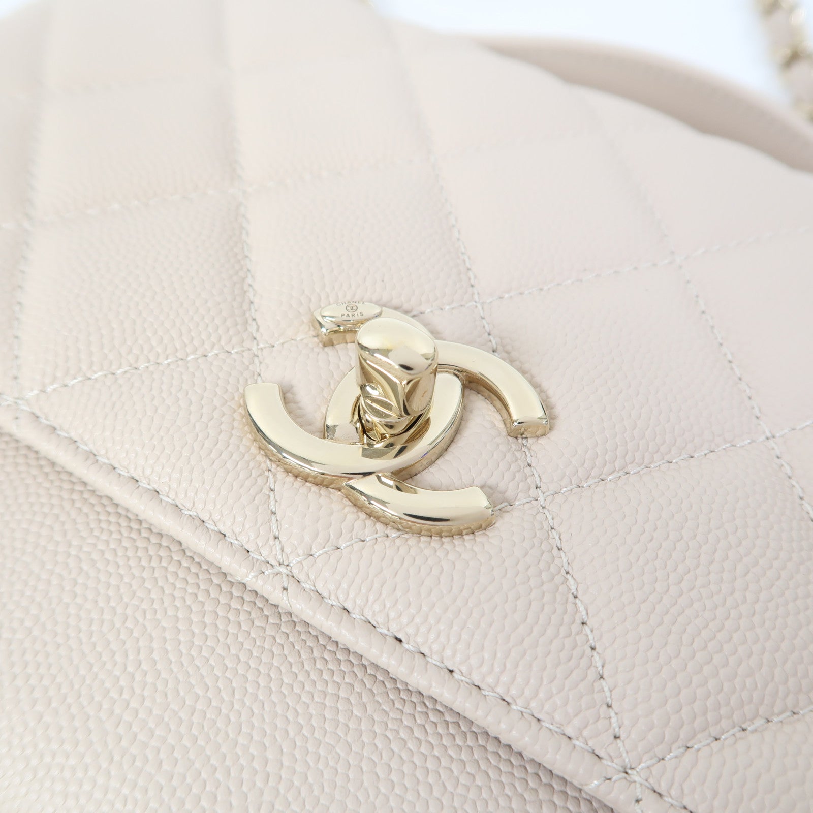 CHANEL 菱格Caviar皮革Shoulder Bag金扣鏈帶肩背袋米色