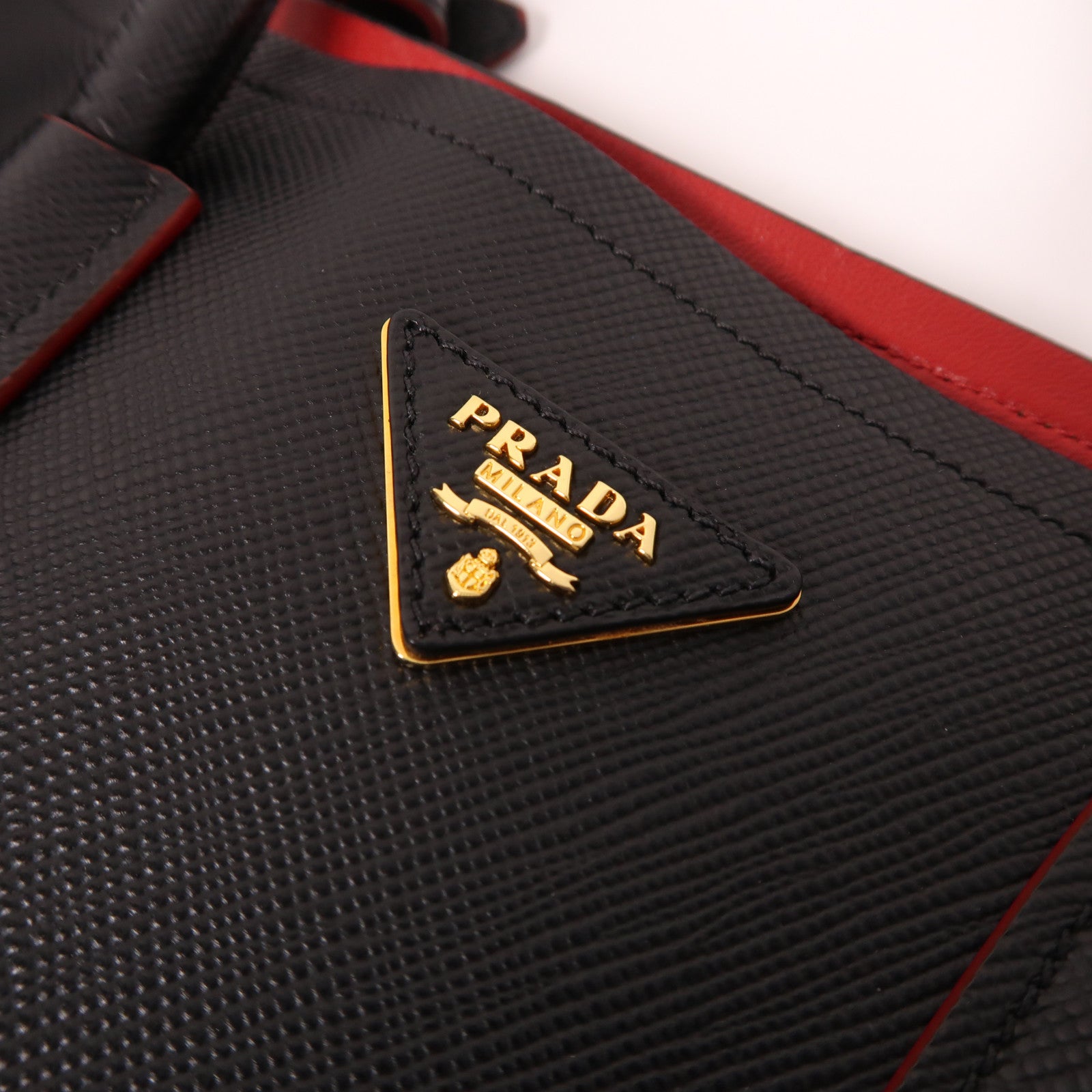 PRADA 牛皮皮革Hand Bag金扣手挽袋黑色